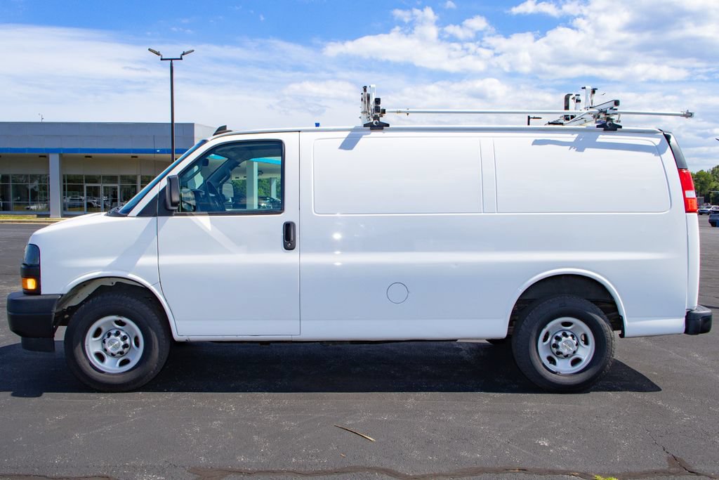 Used 2021 Chevrolet Express 2500 w/ Driver Convenience Package RWD image 3
