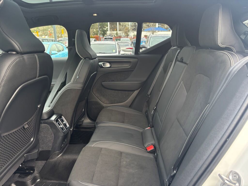 Used 2022 Volvo XC40 P8 Recharge Ultimate image 13