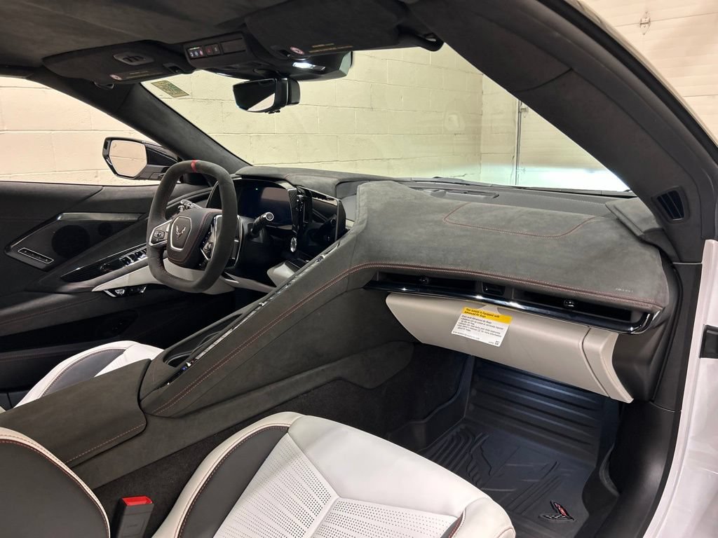 Used 2023 Chevrolet Corvette Stingray Premium Conv w/ Z51 Performance Package RWD image 16