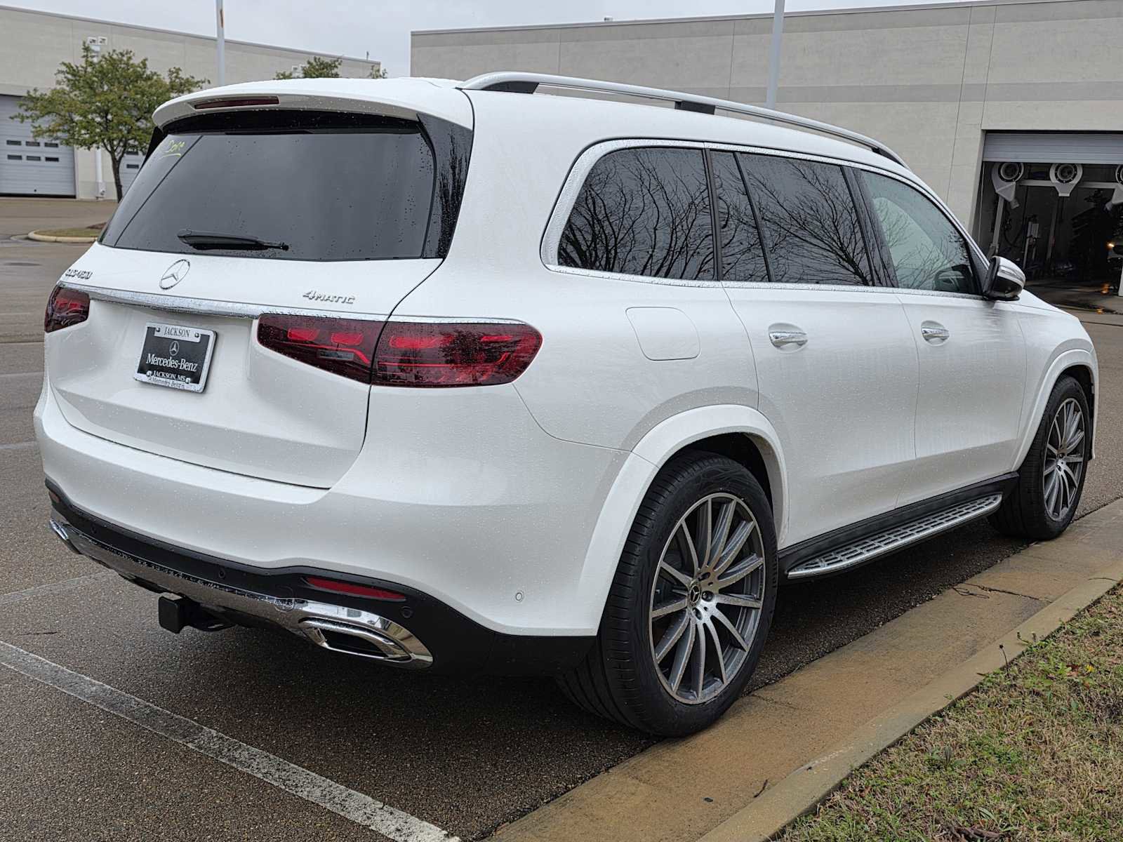 Used 2025 Mercedes-Benz GLS 450 4MATIC image 4