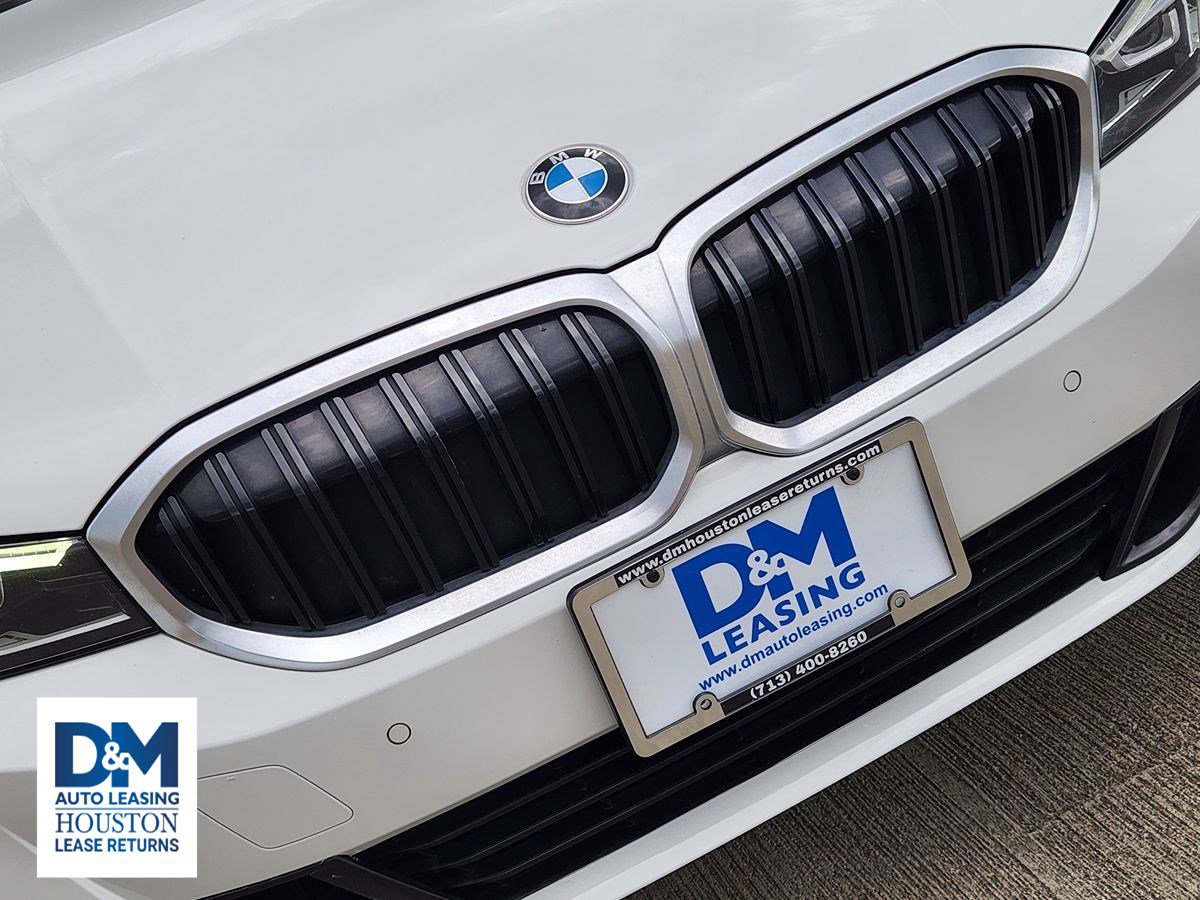 Used 2023 BMW 330i Sedan w/ Premium Package image 13