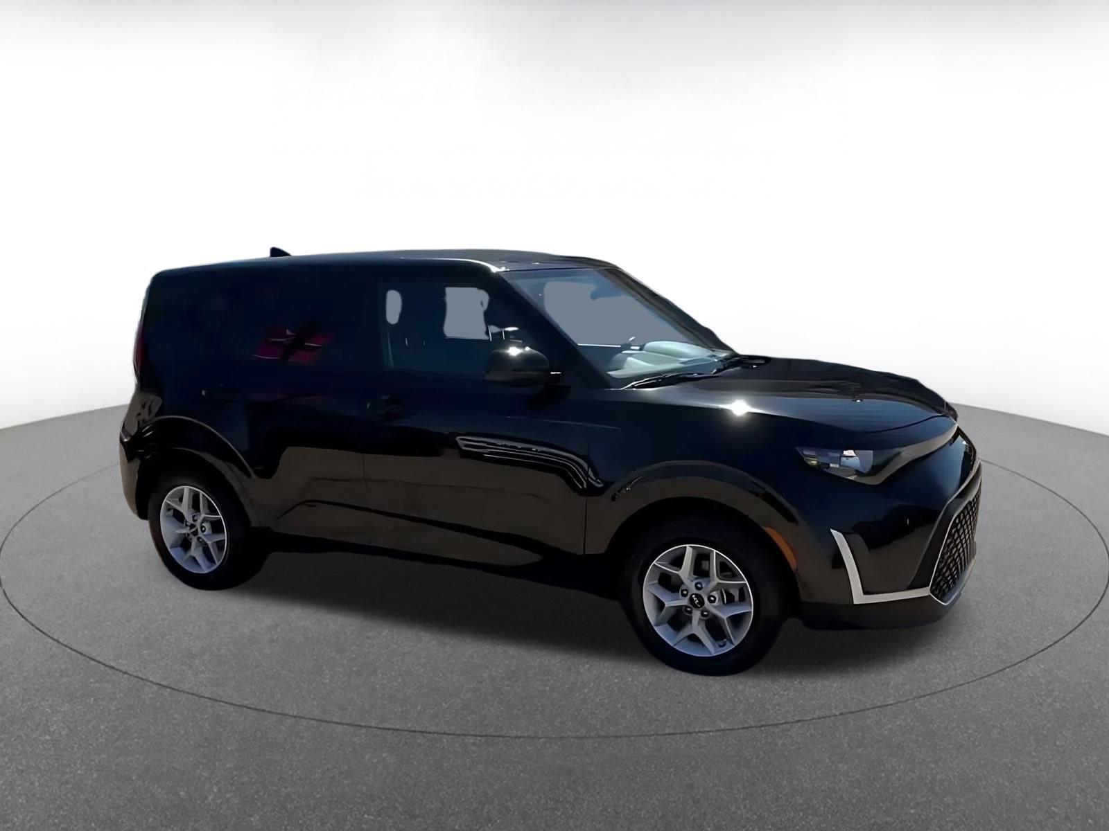 Used 2025 Kia Soul LX w/ LX Technology Package image 14