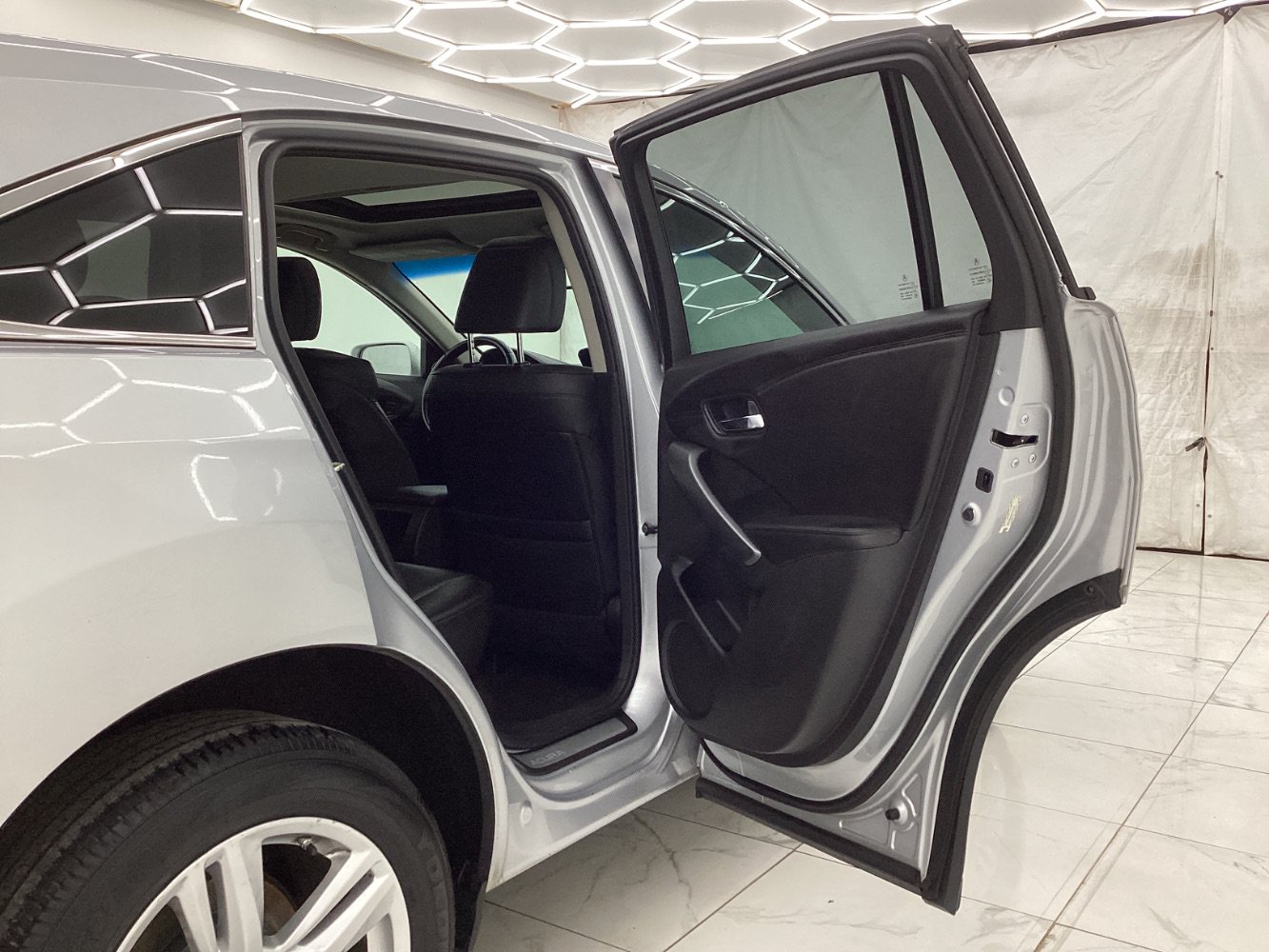 Used 2015 Acura RDX w/ Technology Package AWD/4WD image 23