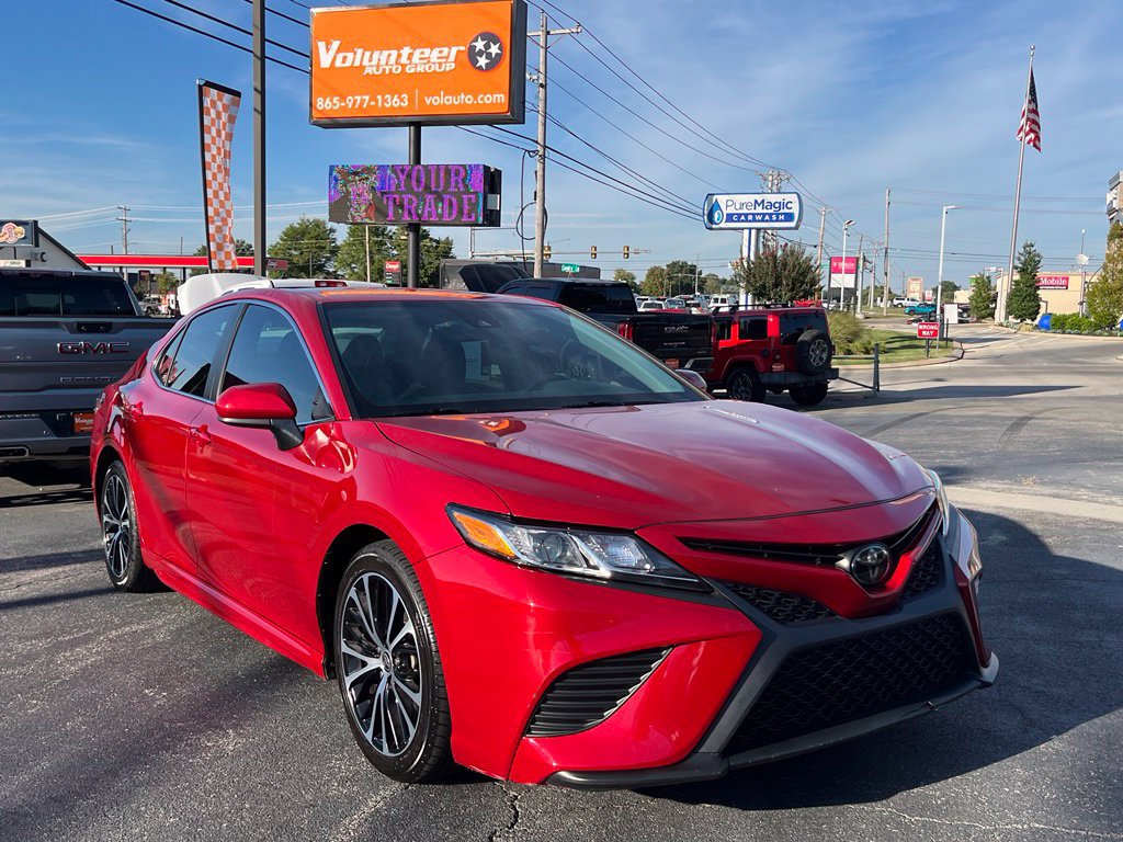 Used 2020 Toyota Camry SE AWD/4WD image 2