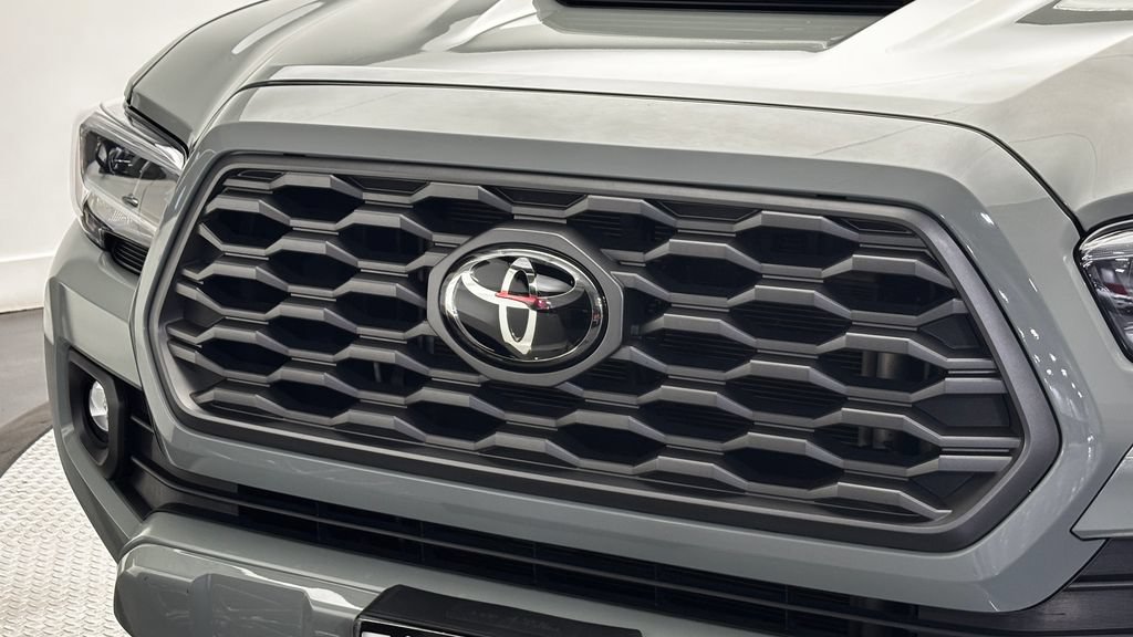 Used 2022 Toyota Tacoma TRD Sport AWD/4WD image 2