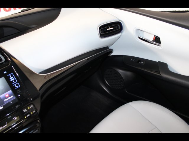 Used 2016 Toyota Prius Four Touring w/ Premium Convenience Package FWD image 16