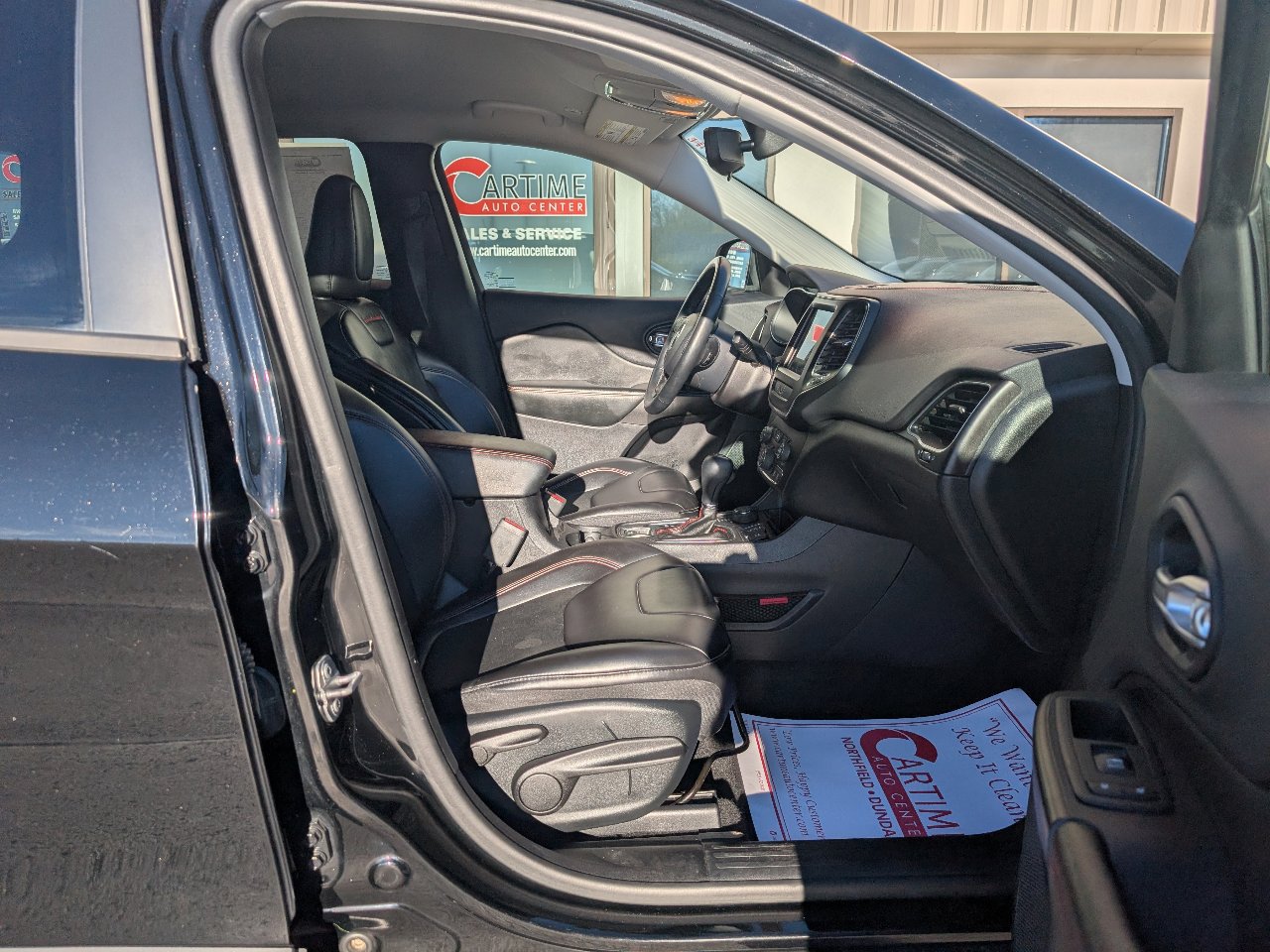 Used 2019 Jeep Cherokee Trailhawk w/ Cold Weather Group image 10