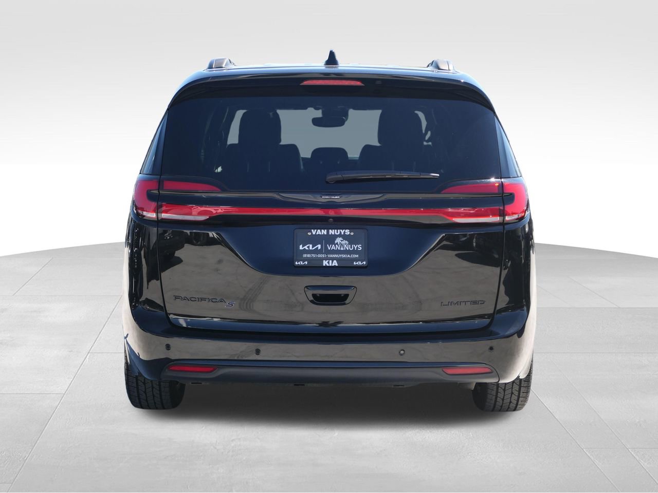 Used 2025 Chrysler Pacifica Limited image 4