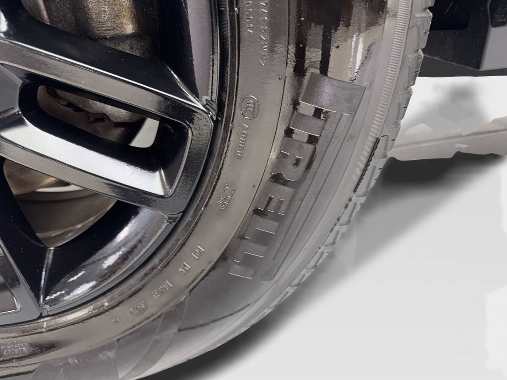 Used 2025 Land Rover Defender 110 S image 84