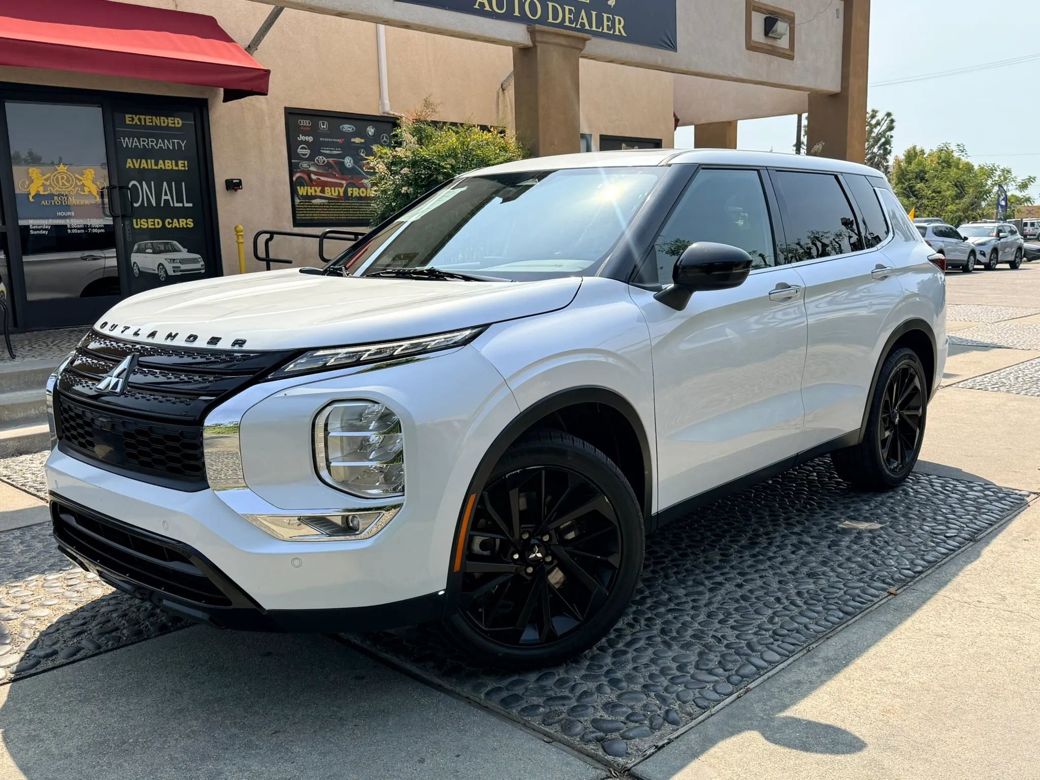 Used 2022 Mitsubishi Outlander SE image 1