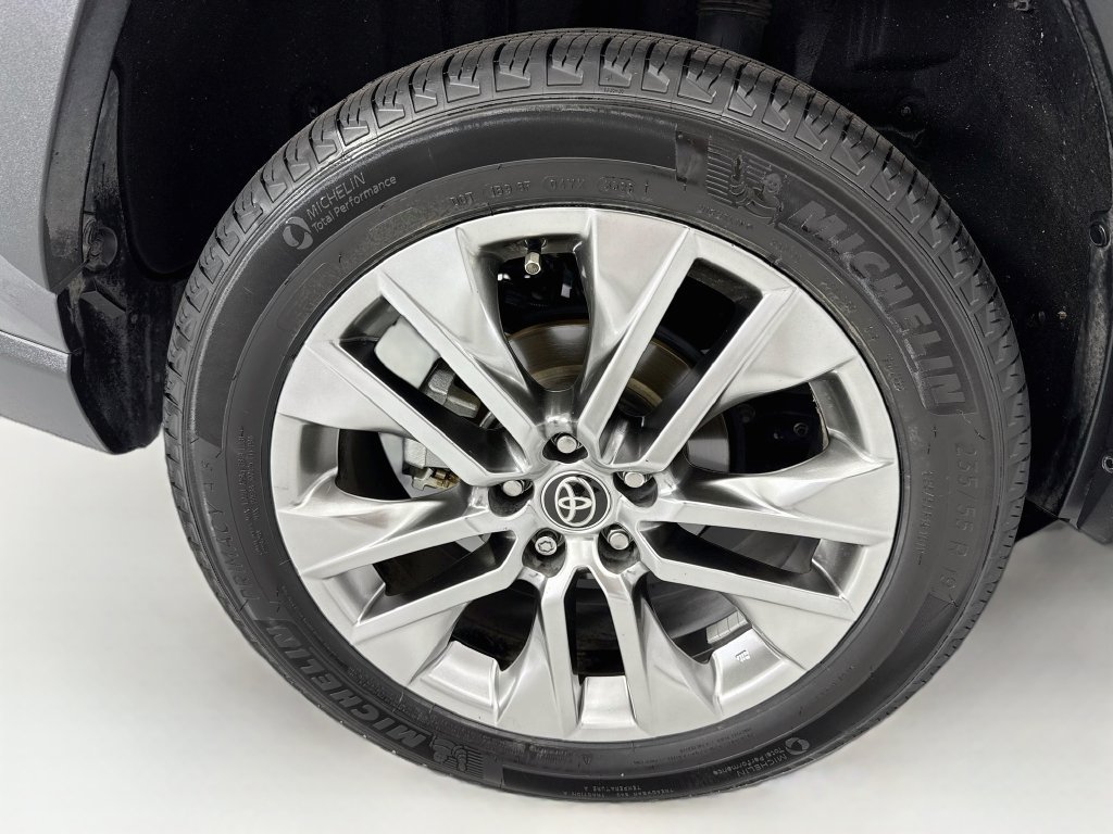 Used 2021 Toyota RAV4 Limited FWD image 32