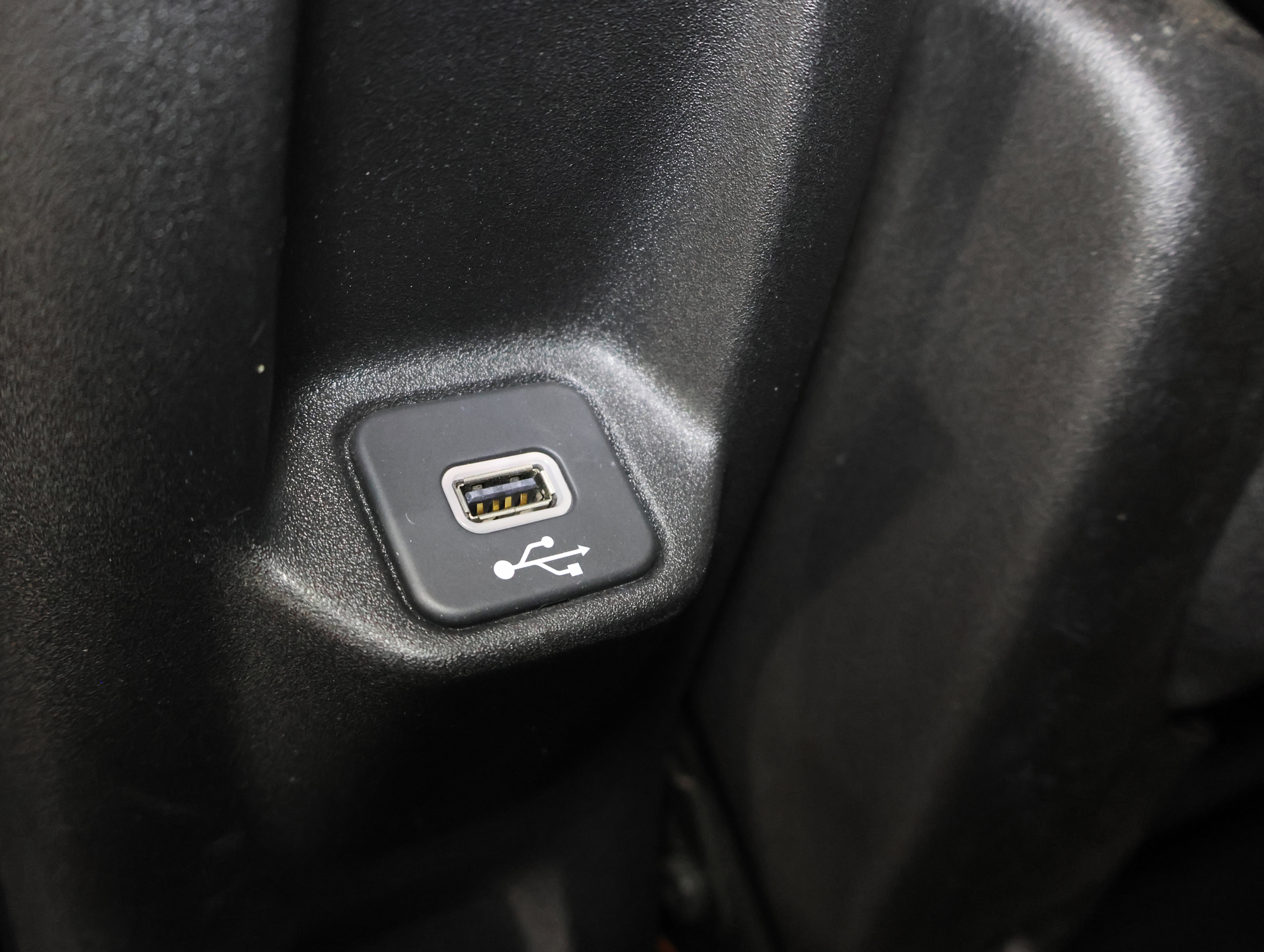 Used 2019 Jeep Renegade Latitude AWD/4WD image 30