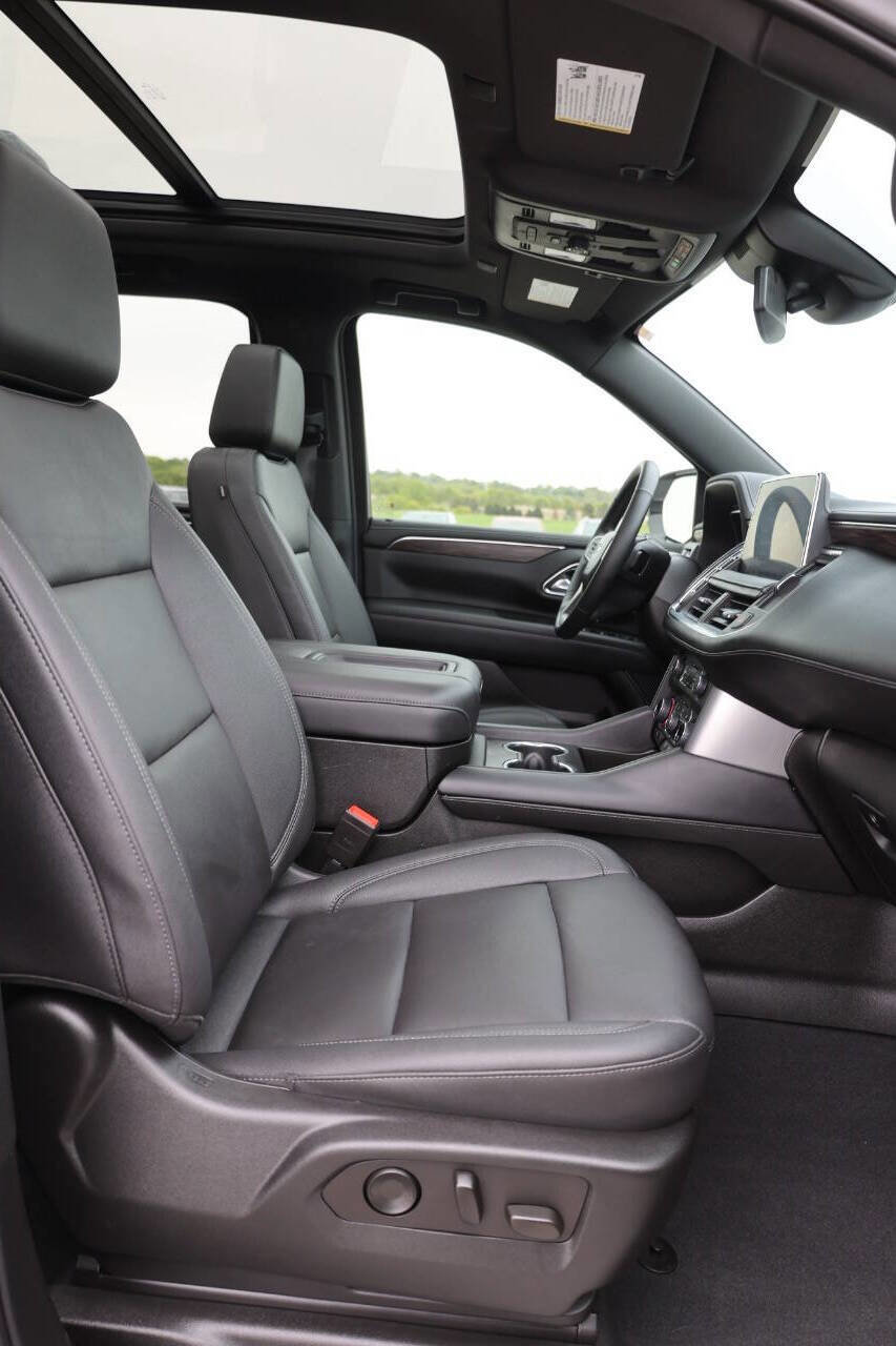 Used 2023 Chevrolet Tahoe Z71 w/ Luxury Package AWD/4WD image 14