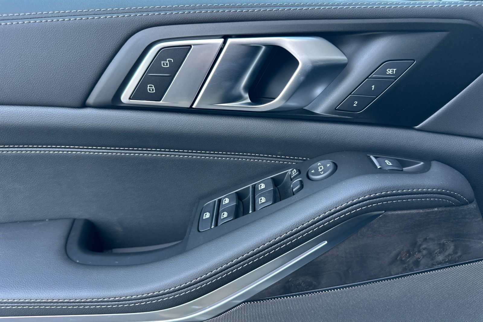 New 2026 BMW X5 xDrive40i w/ Premium Package image 8