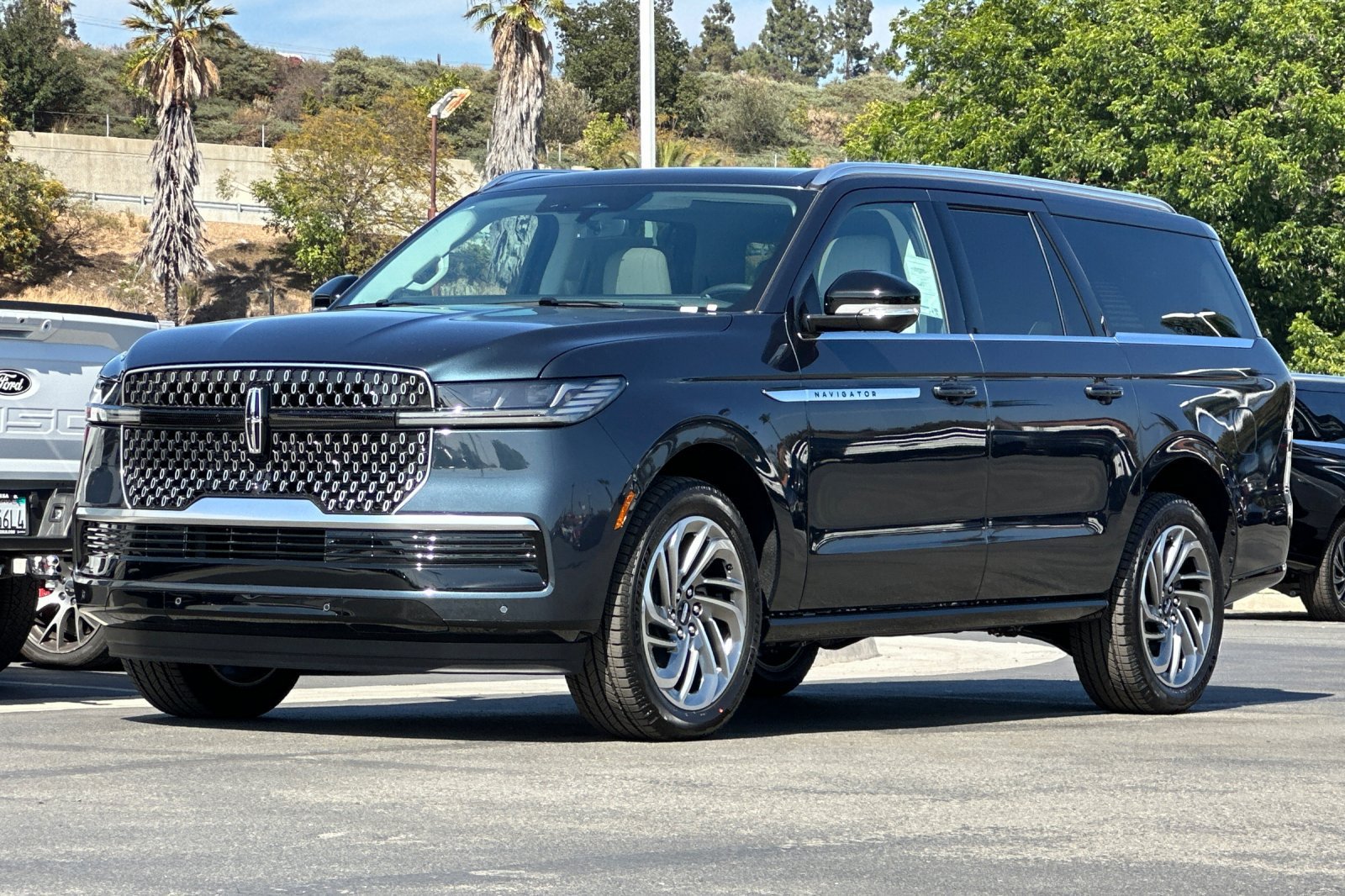 New 2026 Lincoln Navigator L Reserve AWD/4WD image 7