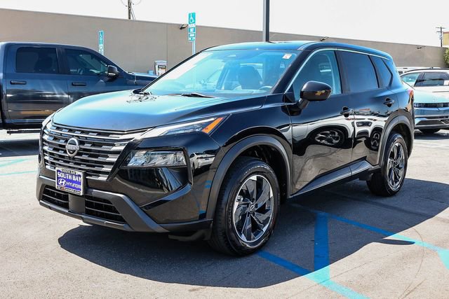 Used 2024 Nissan Rogue SV AWD/4WD image 3