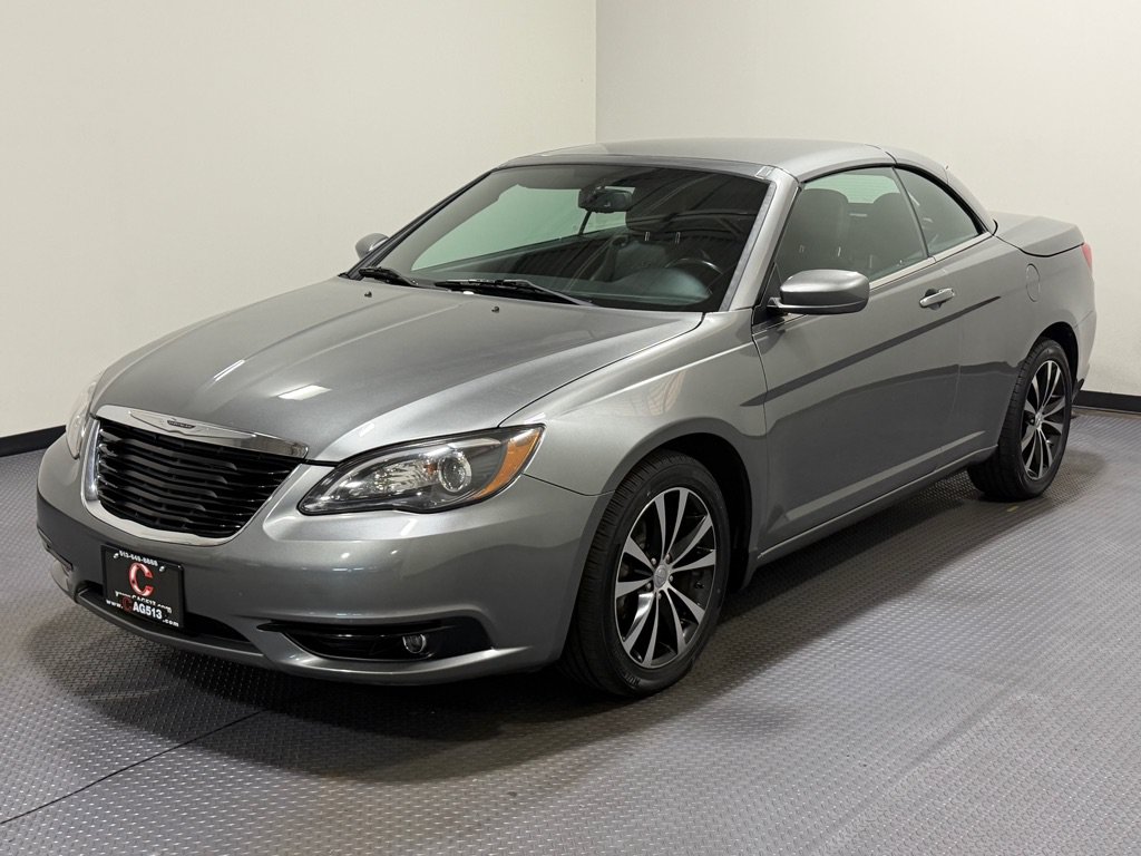 Used 2011 Chrysler 200 S FWD image 1