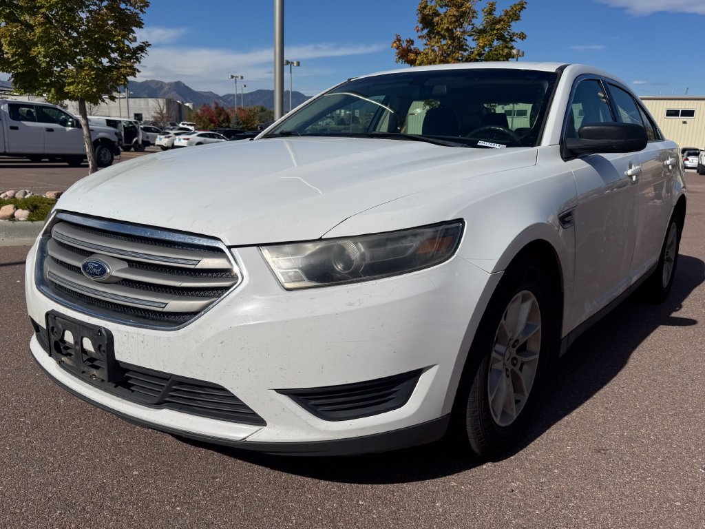 Used 2014 Ford Taurus SE FWD image 4