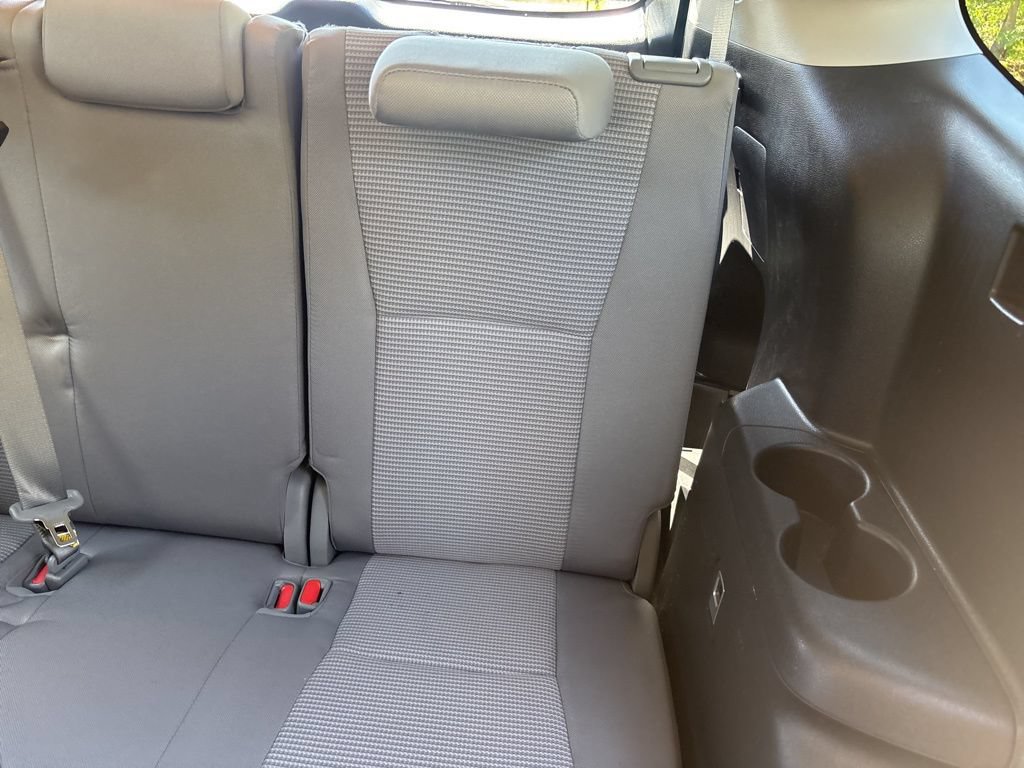 Used 2021 Toyota Highlander LE FWD image 41