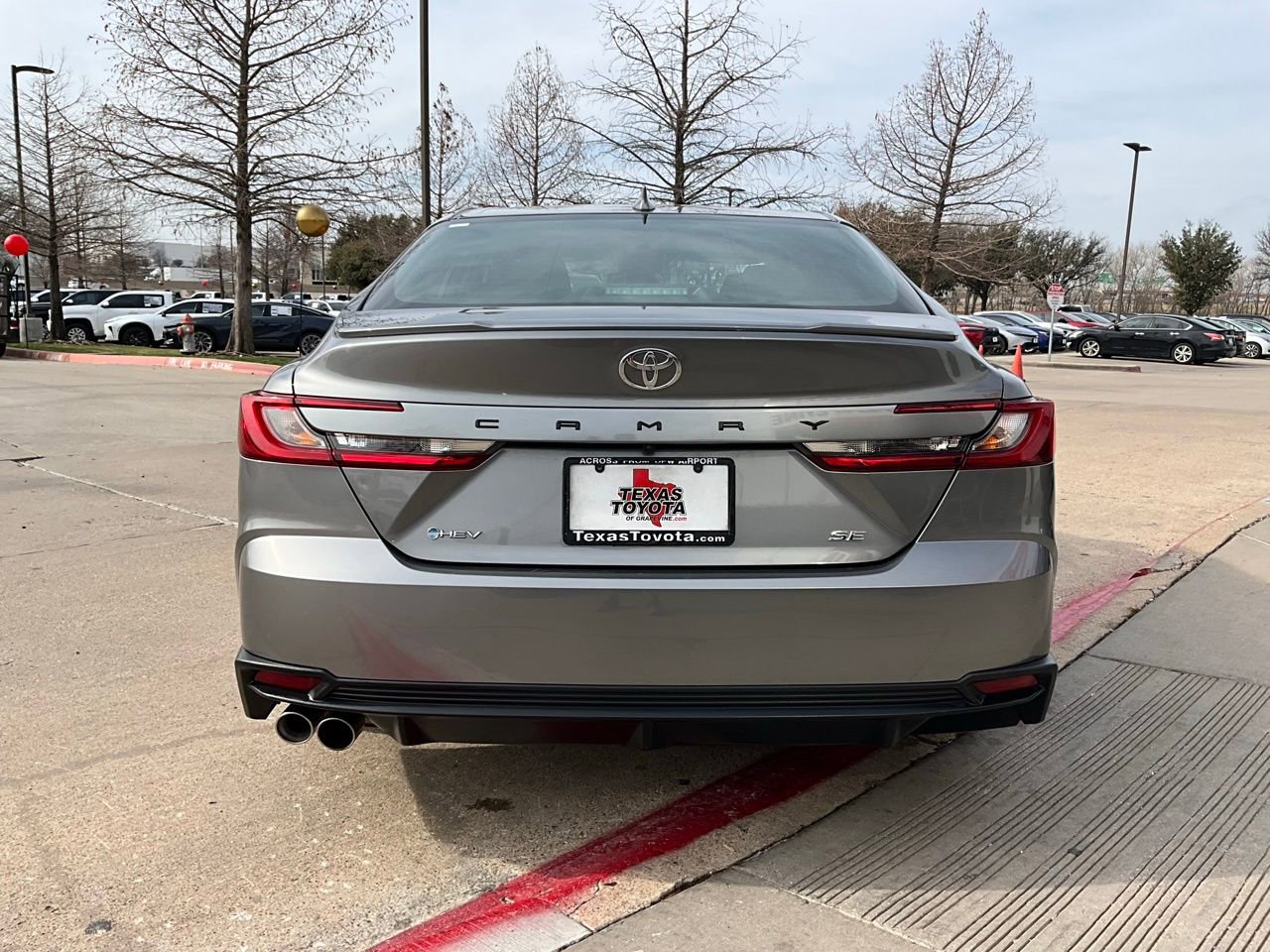 Used 2025 Toyota Camry SE image 7