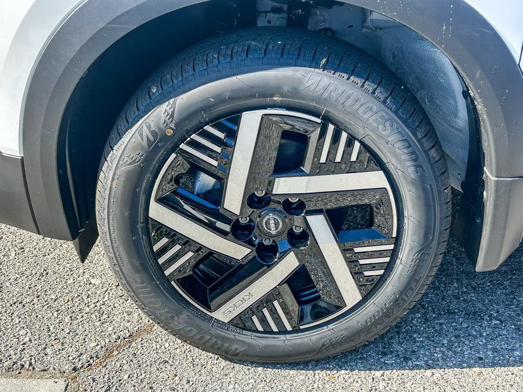 New 2026 Nissan Kicks SV w/ Charging Package FWD image 11
