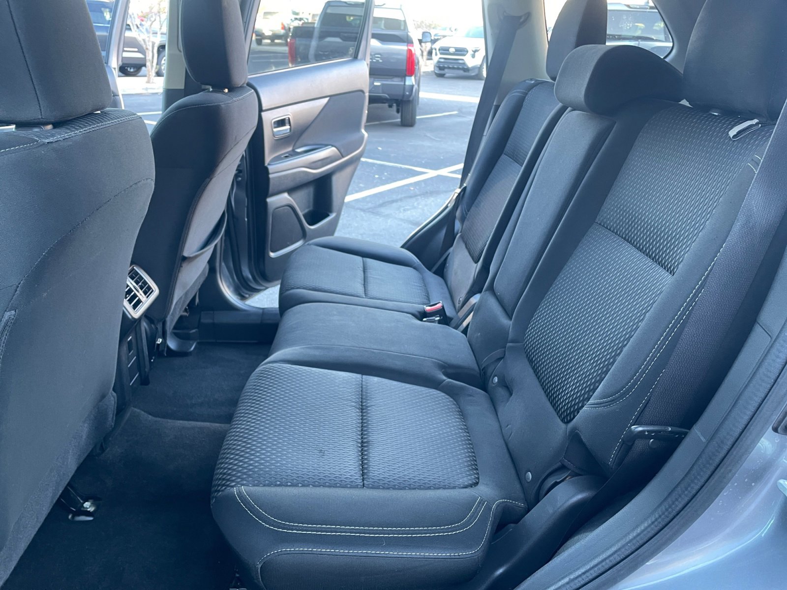 Used 2019 Mitsubishi Outlander ES image 17
