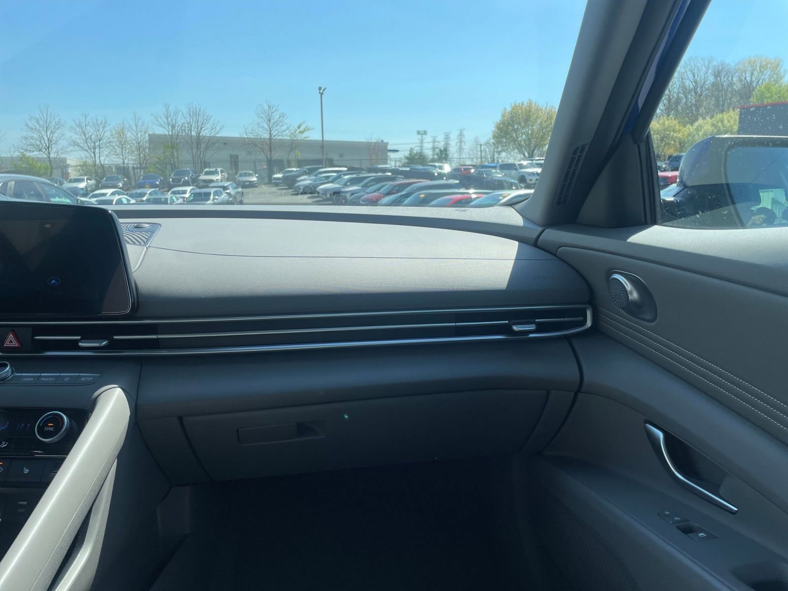 Used 2025 Hyundai Elantra SEL image 36