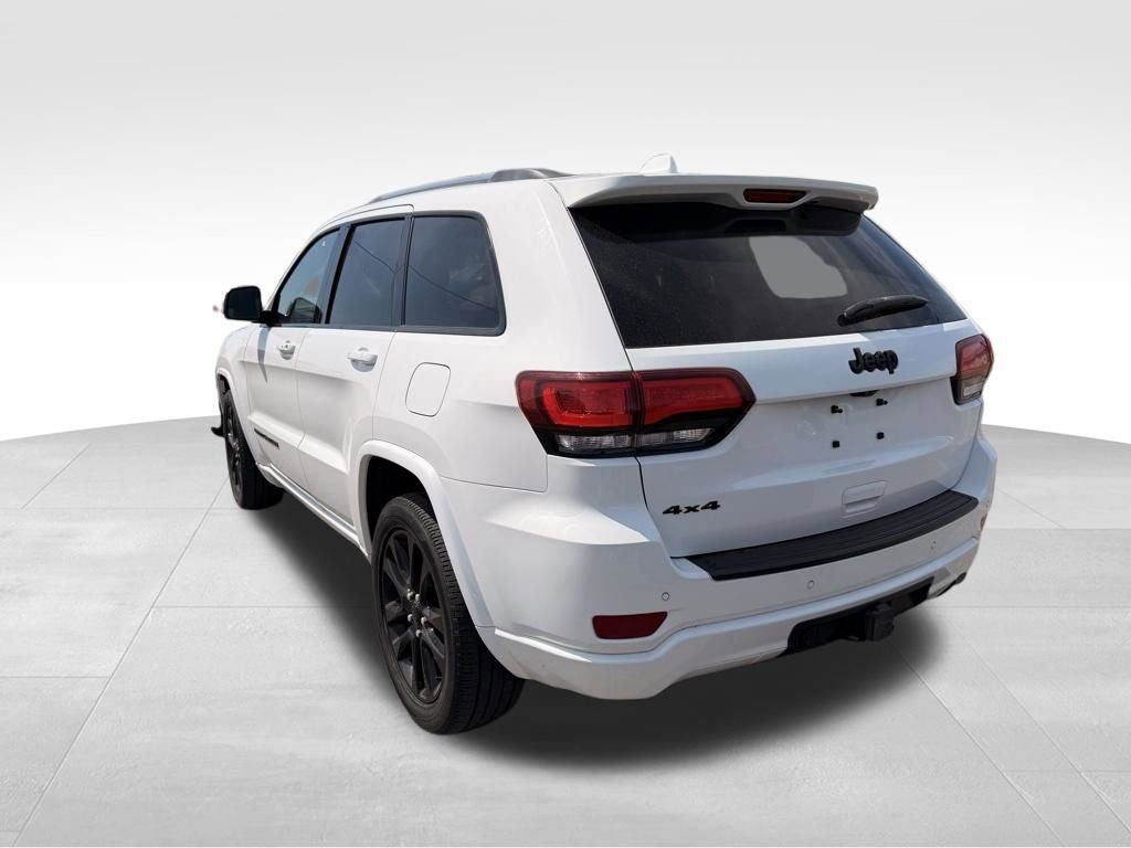Used 2020 Jeep Grand Cherokee Altitude AWD/4WD image 4
