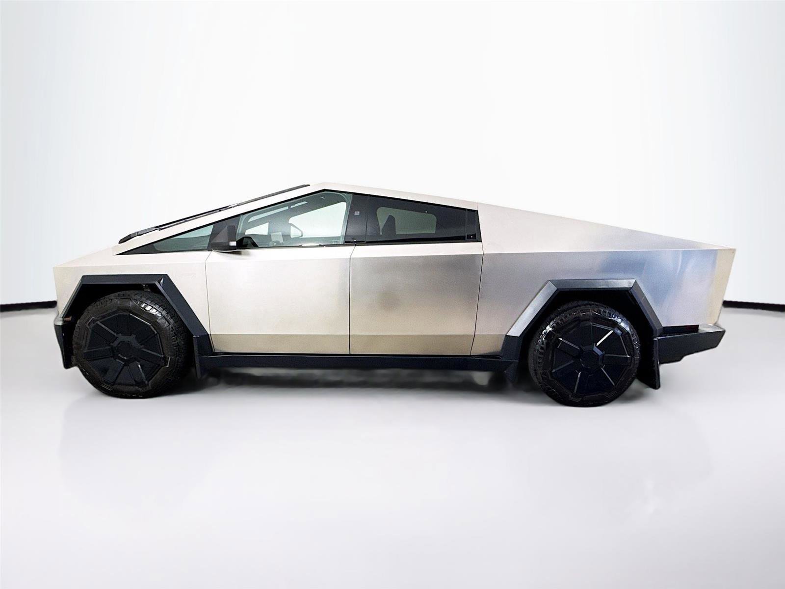 Used 2024 Tesla Cybertruck AWD Crew Cab image 21