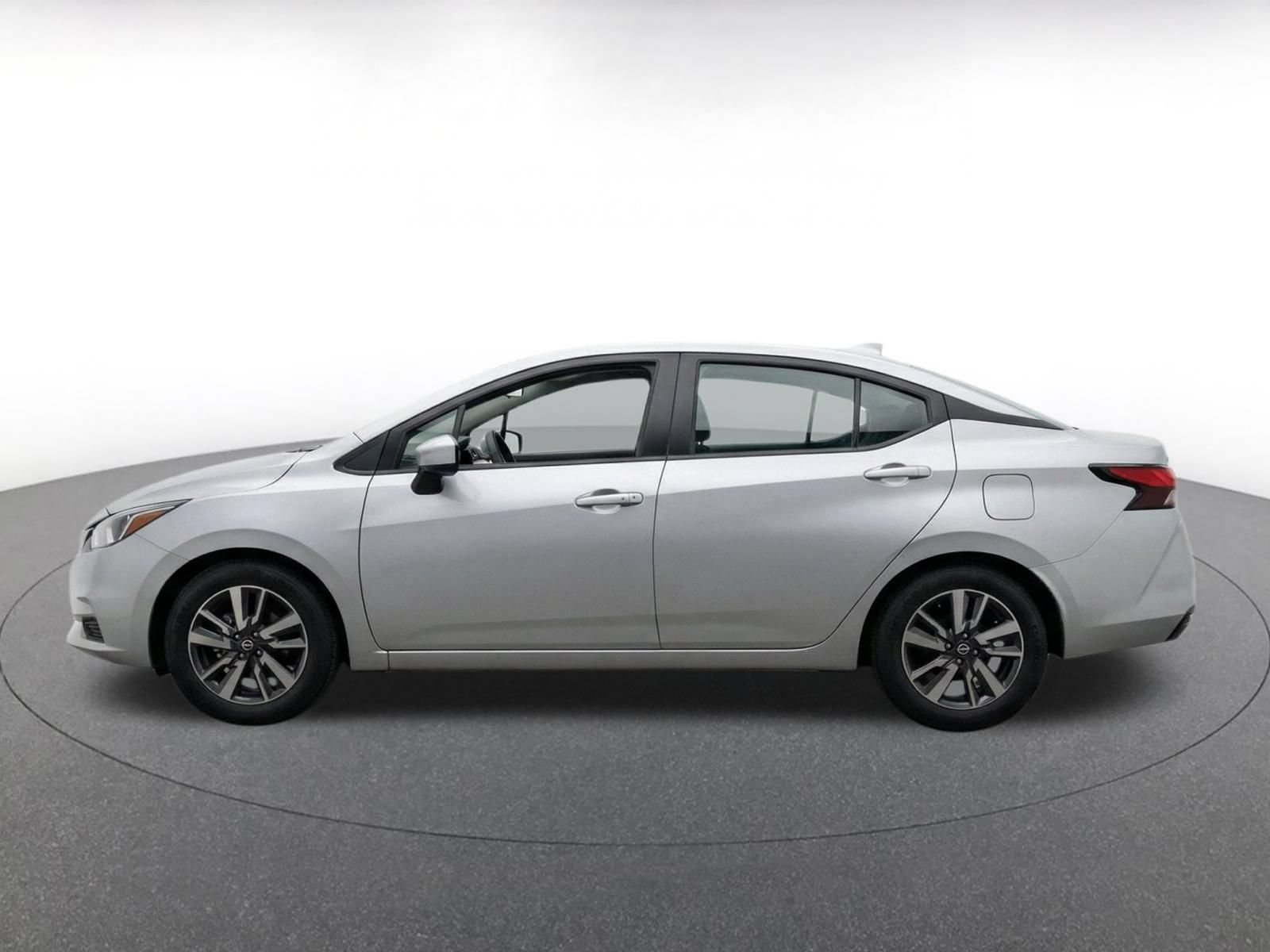 Used 2025 Nissan Versa SV FWD image 4