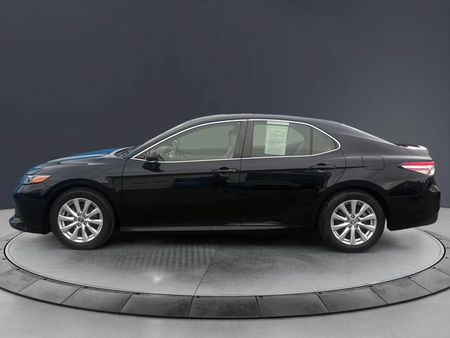 Used 2018 Toyota Camry LE w/ Convenience Package FWD image 2