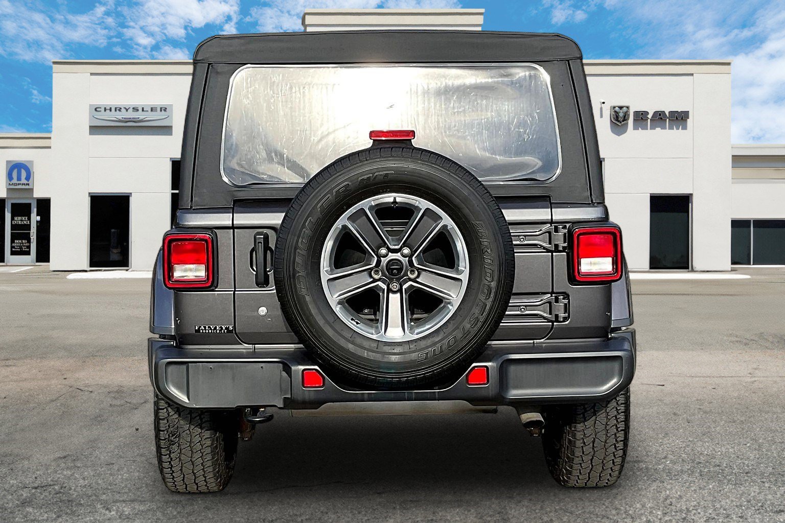 Used 2019 Jeep Wrangler Unlimited Sahara image 4