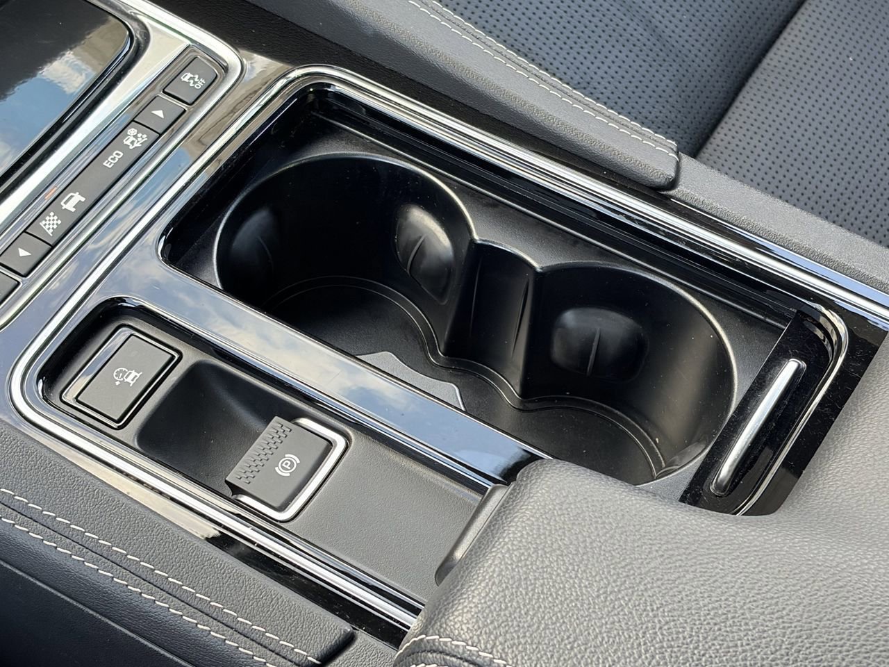 Used 2019 Jaguar F-PACE S image 12