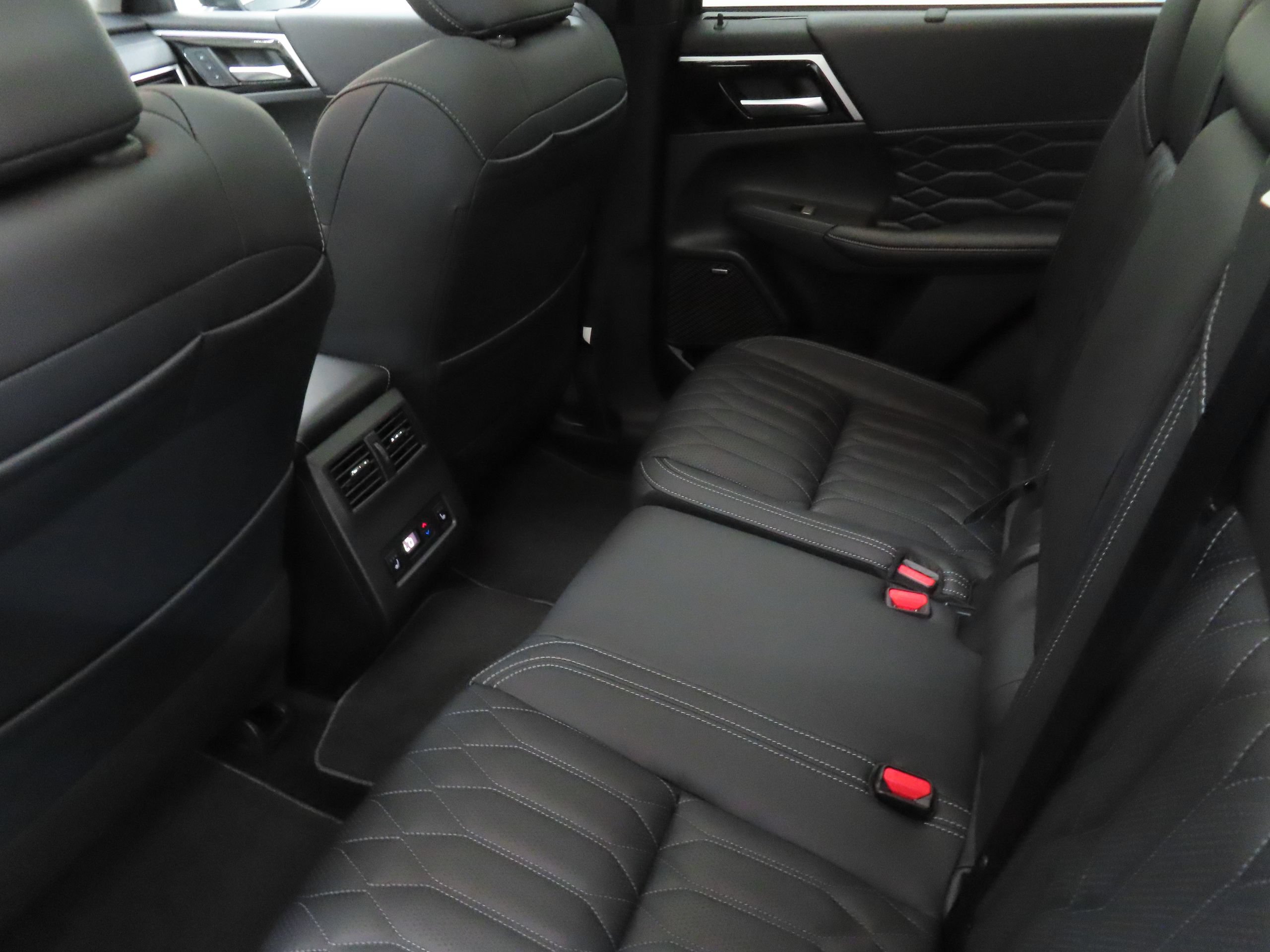 New 2026 Mitsubishi Outlander SEL AWD/4WD image 23