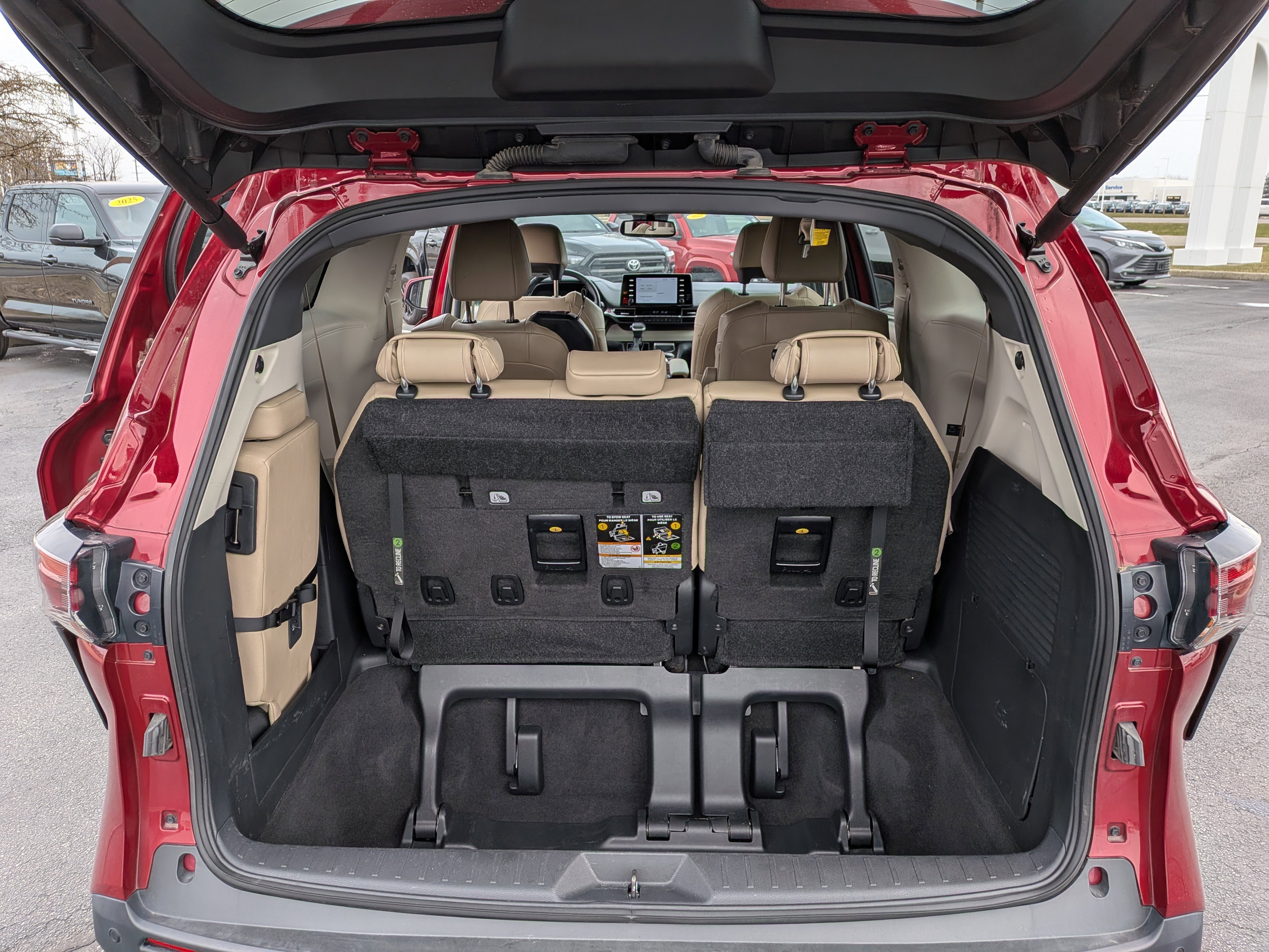 Certified 2024 Toyota Sienna XLE image 25