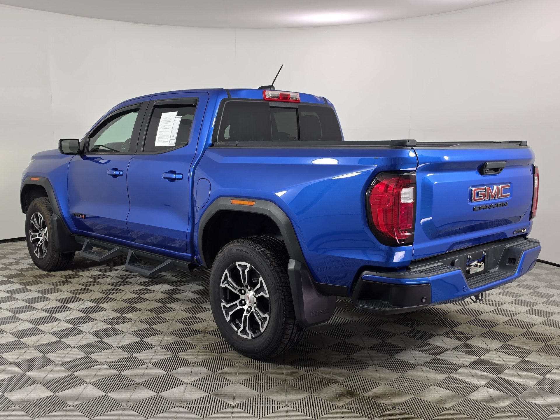 Used 2023 GMC Canyon AT4 w/ AT4 Premium Package AWD/4WD image 5