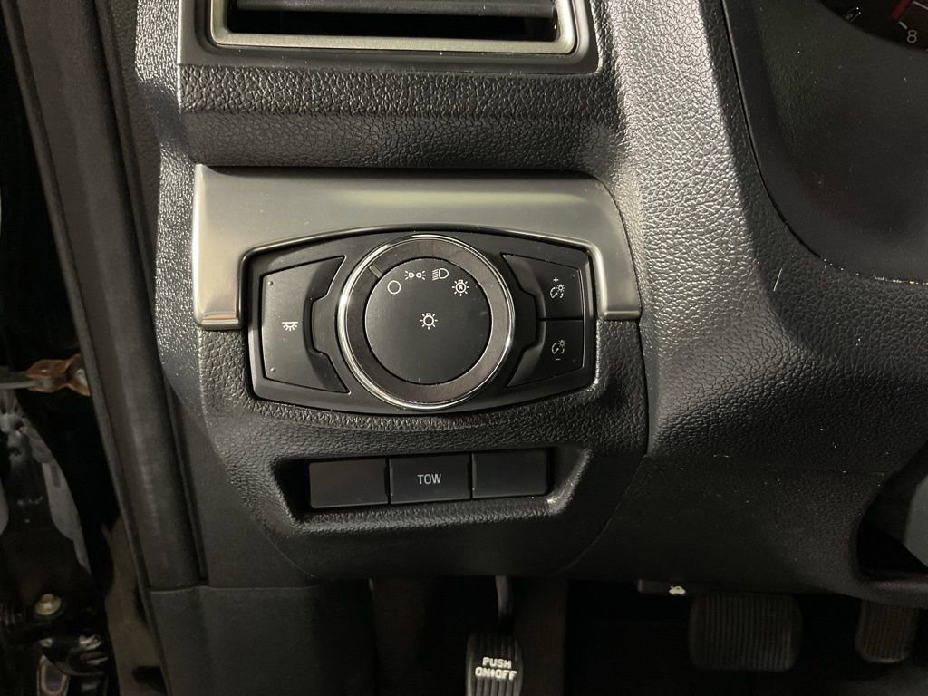 Used 2018 Ford Explorer XLT AWD/4WD image 29