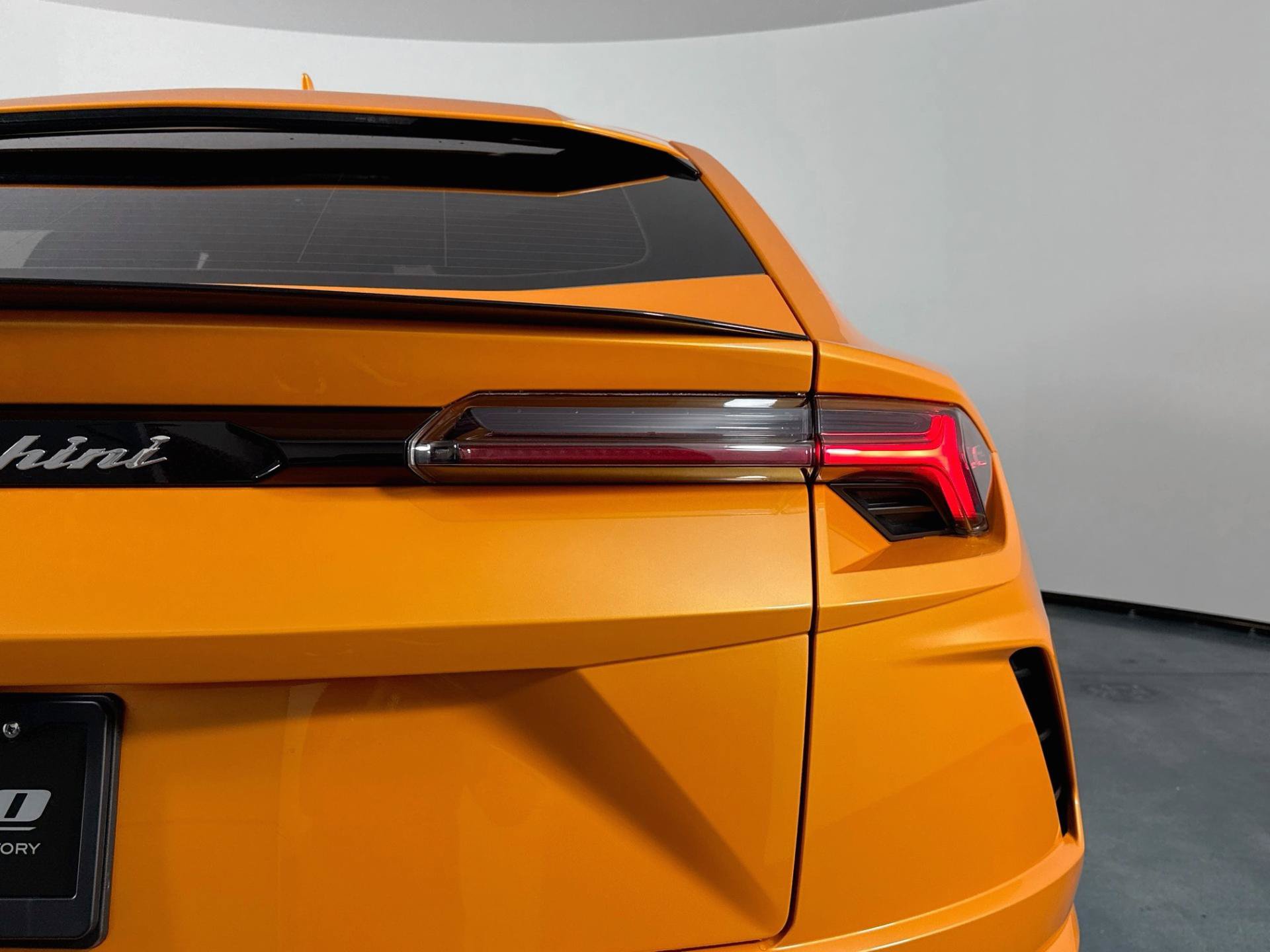 Used 2022 Lamborghini Urus AWD/4WD image 48