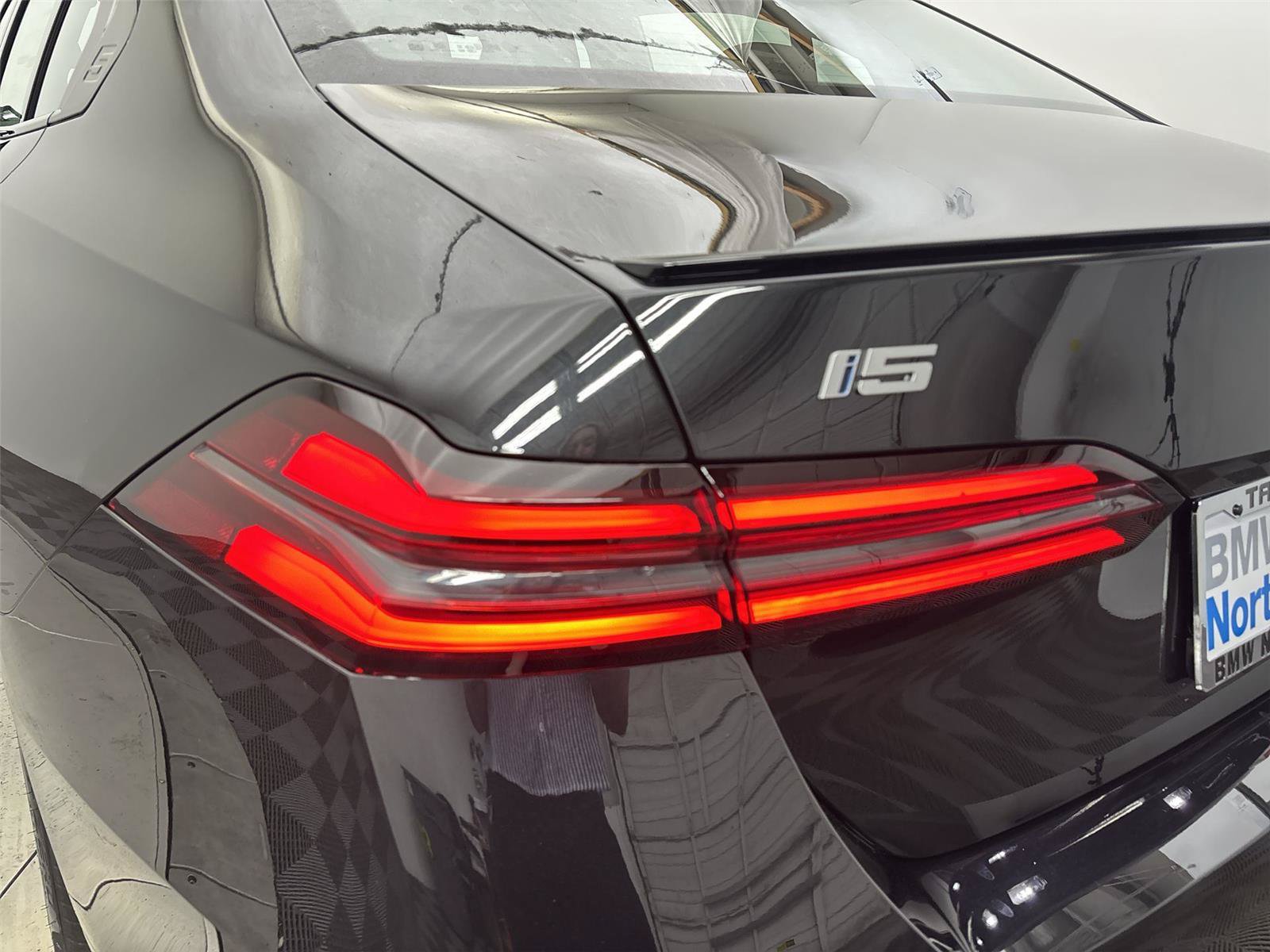 New 2027 BMW i5 xDrive40 AWD/4WD image 19