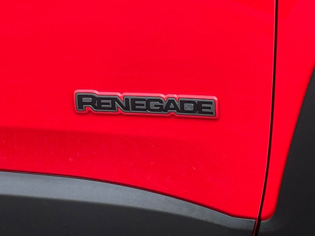Used 2017 Jeep Renegade Trailhawk w/ Premium Trailhawk Package AWD/4WD image 10
