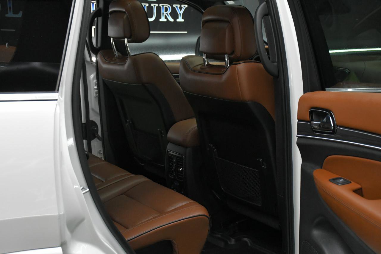 Used 2021 Jeep Grand Cherokee Overland AWD/4WD image 30
