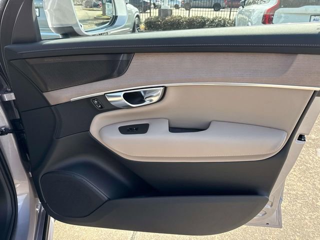 New 2026 Volvo XC90 B6 Plus w/ Protection Package Premier image 16