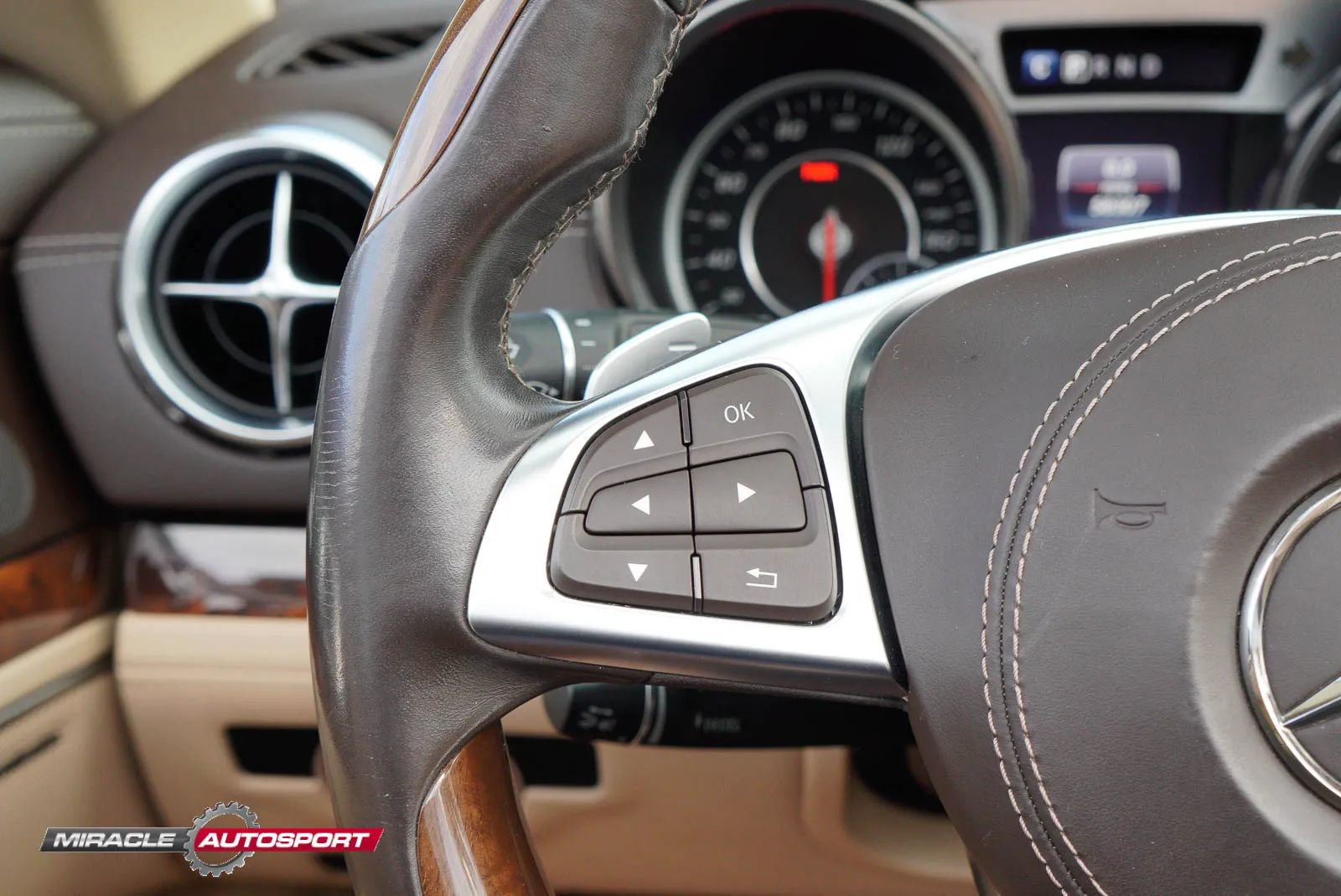 Used 2017 Mercedes-Benz SL 550 image 33