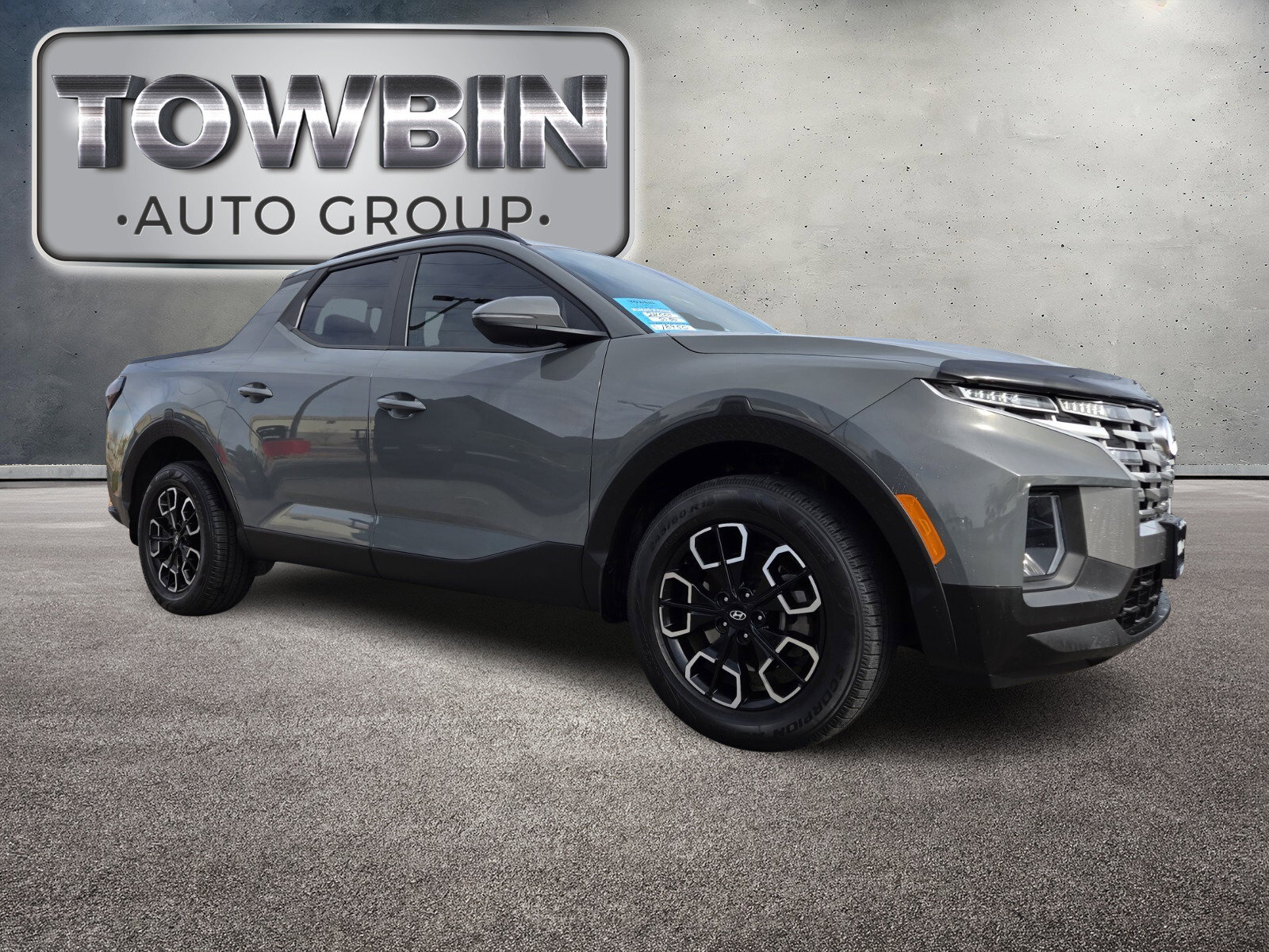 Used 2022 Hyundai Santa Cruz SEL Premium image 2