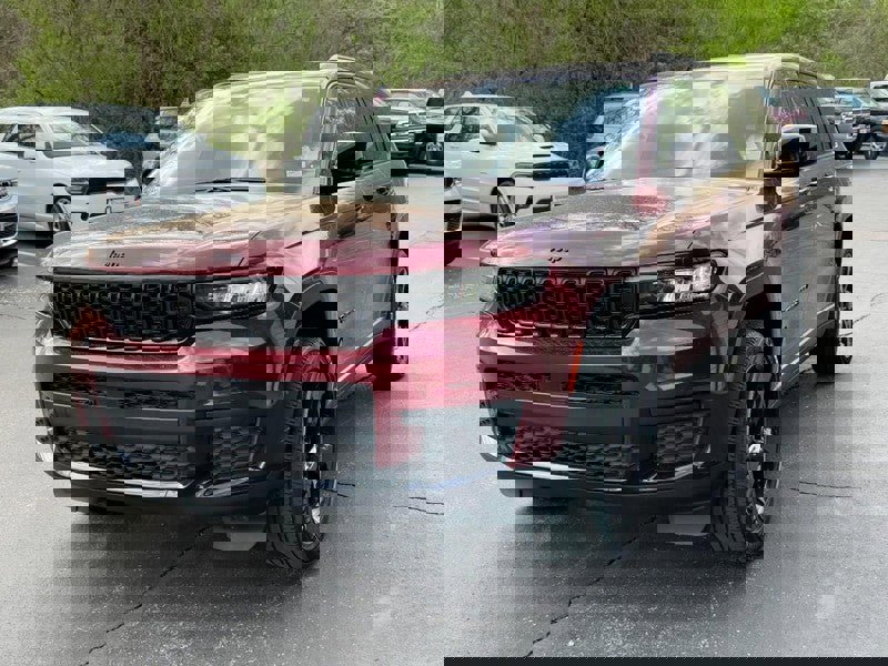 Used 2023 Jeep Grand Cherokee L Laredo AWD/4WD image 8