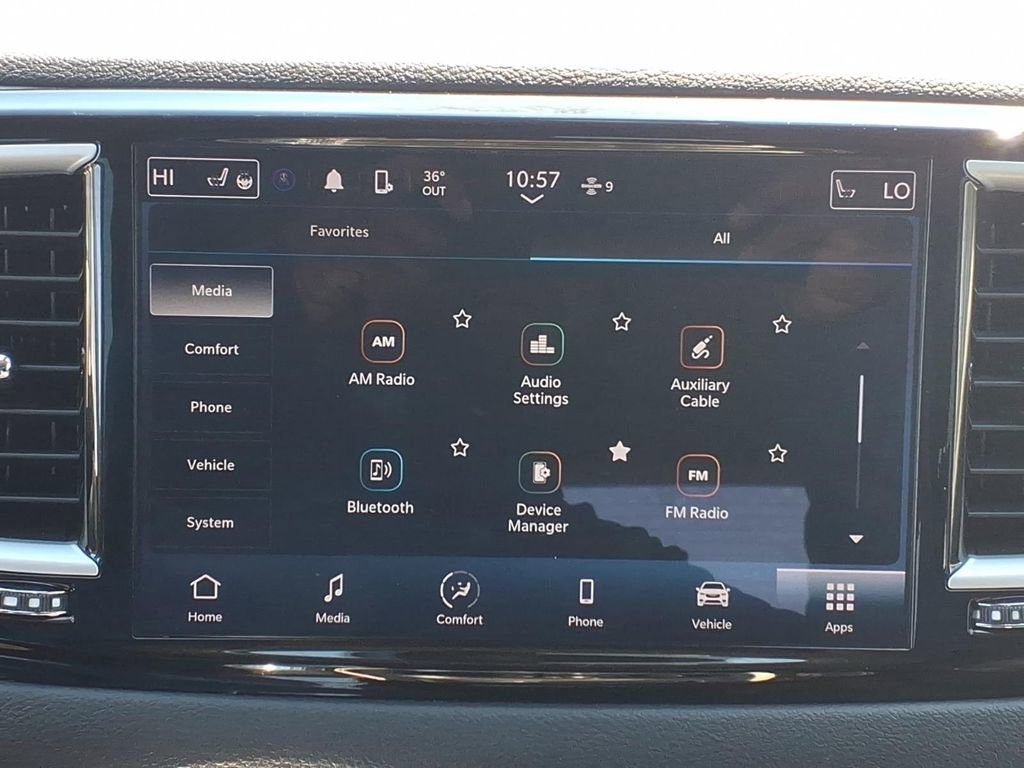 Used 2024 Chrysler Pacifica Touring-L image 7