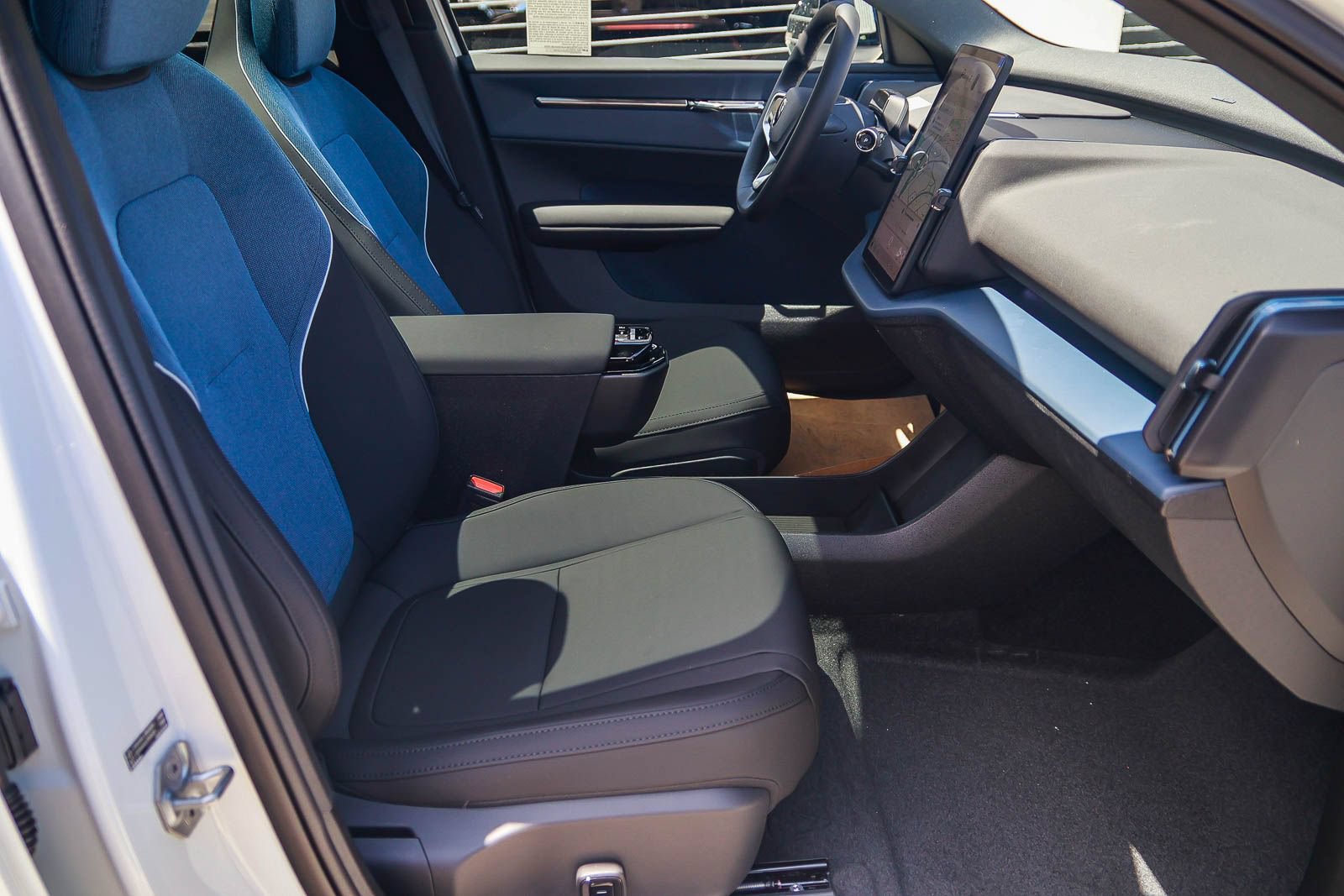 New 2026 Volvo EX30 Plus AWD/4WD image 16
