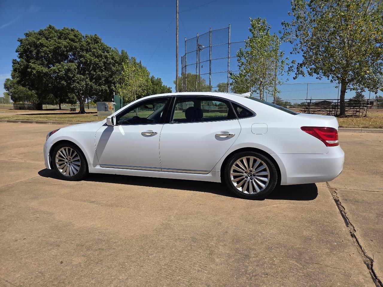Used 2016 Hyundai Equus Signature RWD image 5