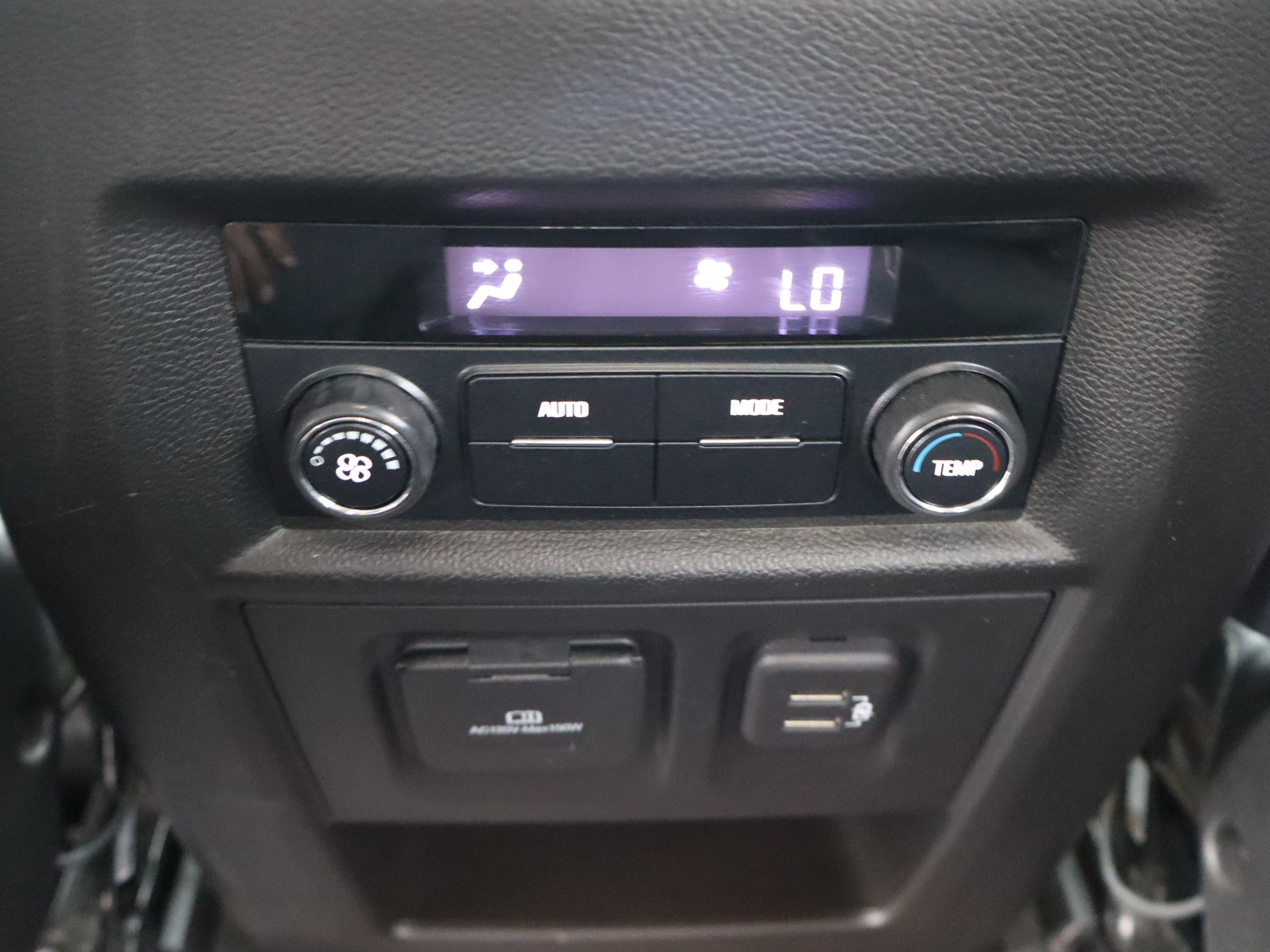 Used 2019 Chevrolet Traverse LT w/ LT Premium Package FWD image 32