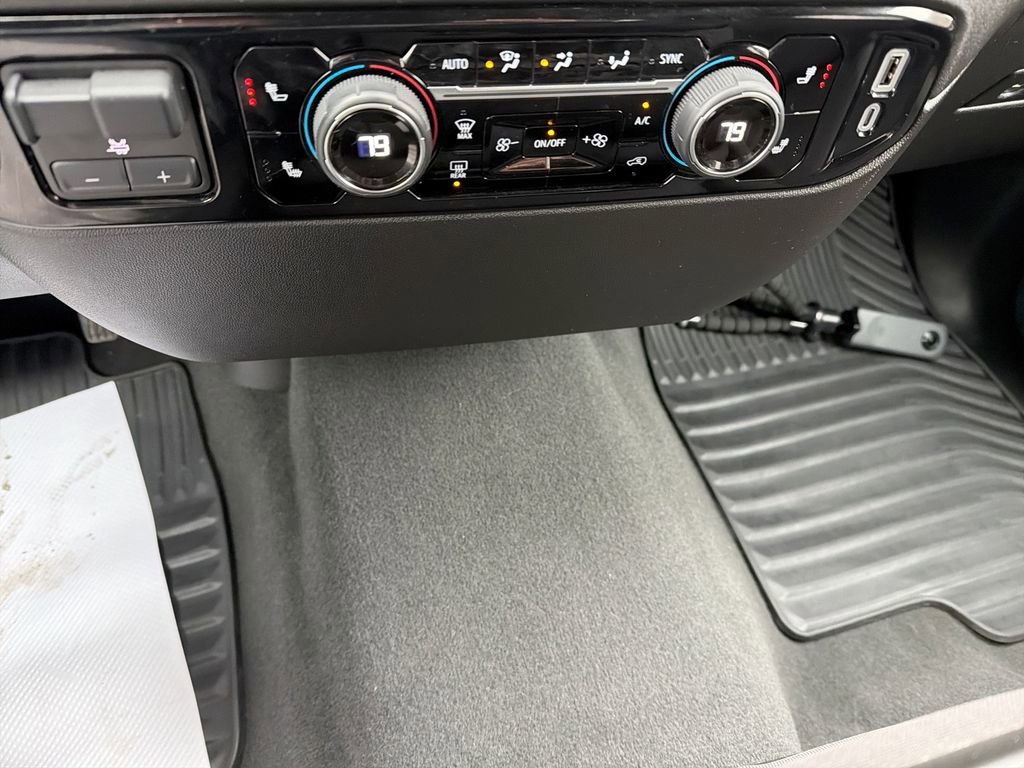 Used 2025 Chevrolet Silverado 2500 LT w/ Convenience Package image 27